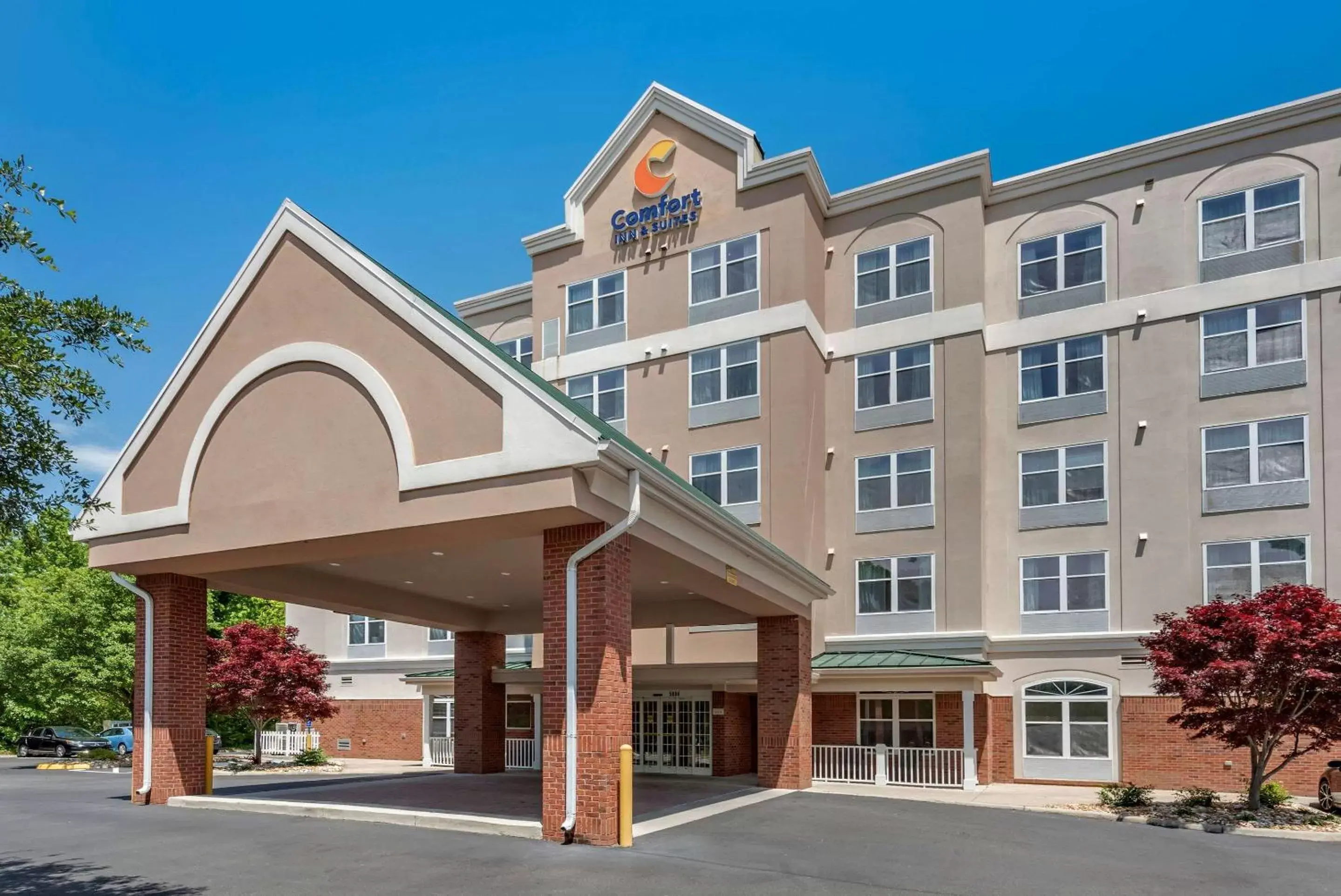 Property Building in Comfort Inn & Suites Virginia Beach-Norfolk Airport