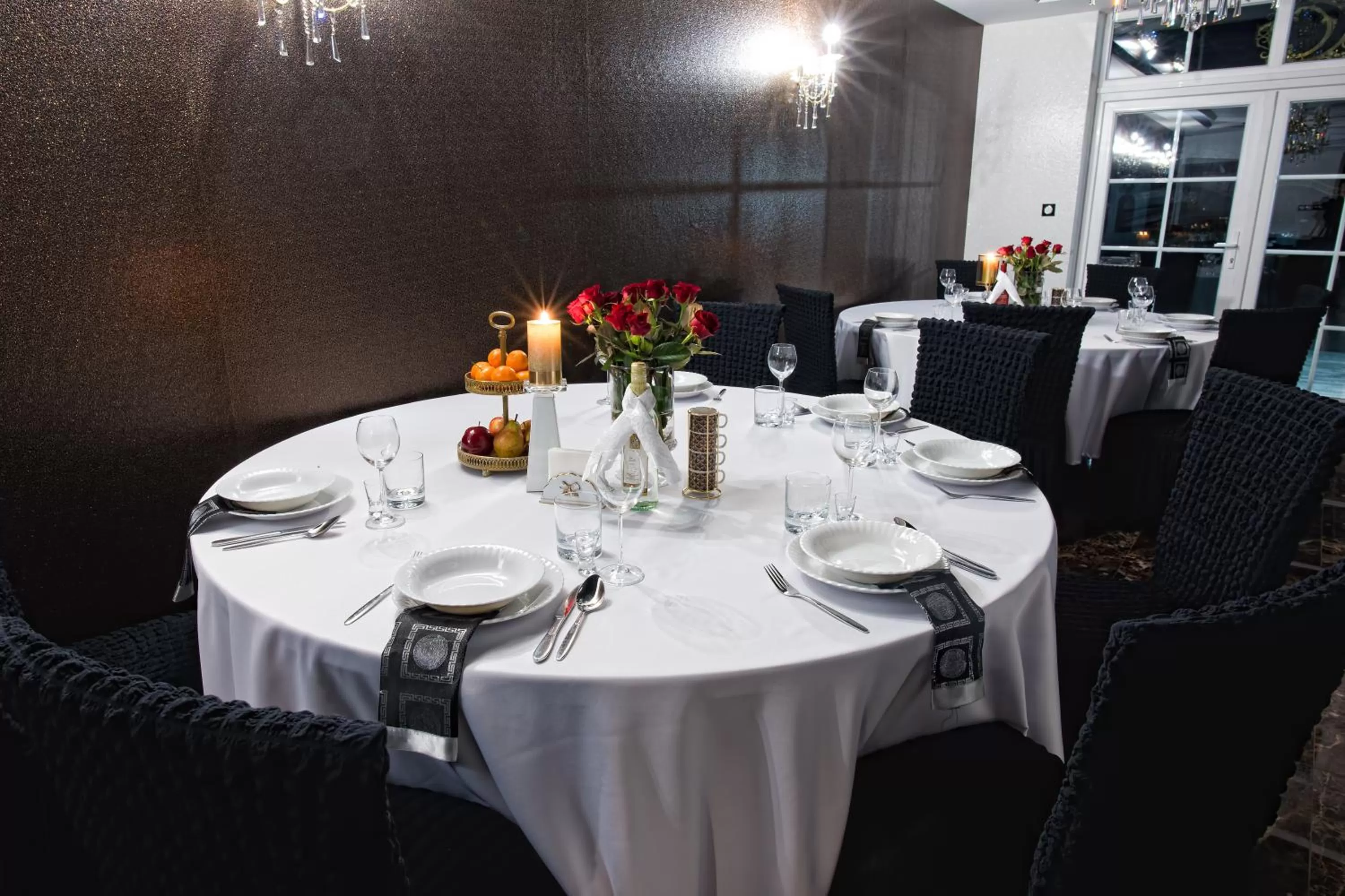 Restaurant/Places to Eat in Hotel Campari