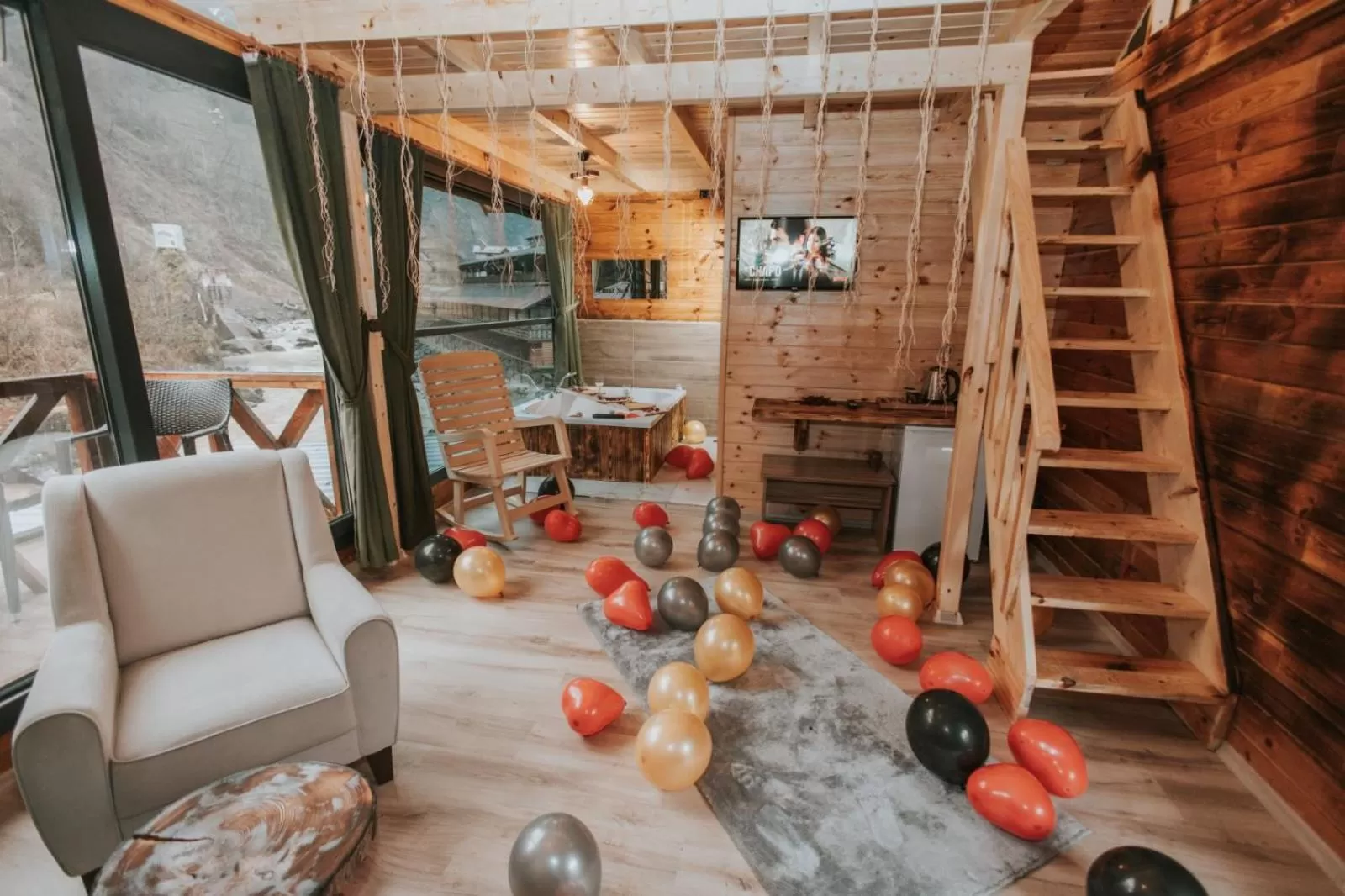 TV and multimedia in Pınar Suit Bungalow