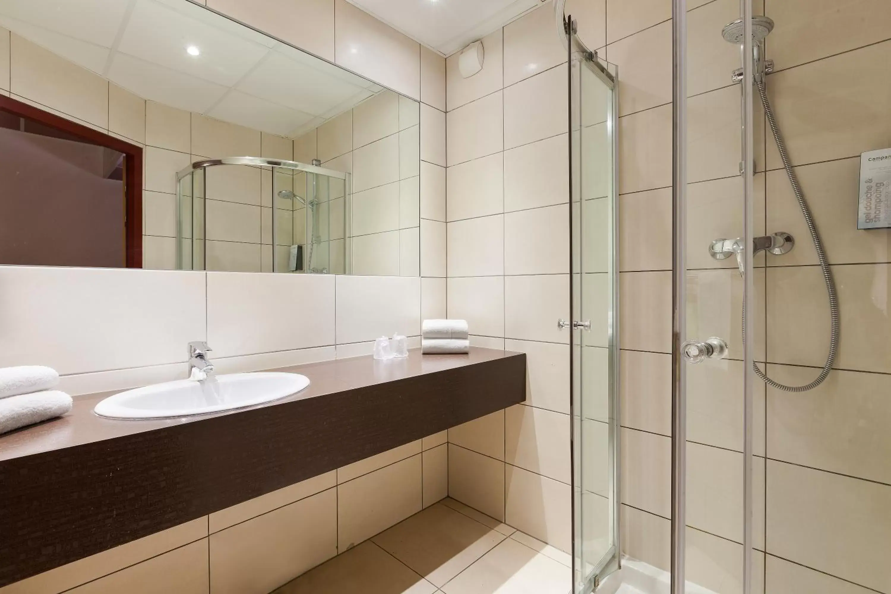 Shower, Bathroom in Campanile Metz Nord - Talange