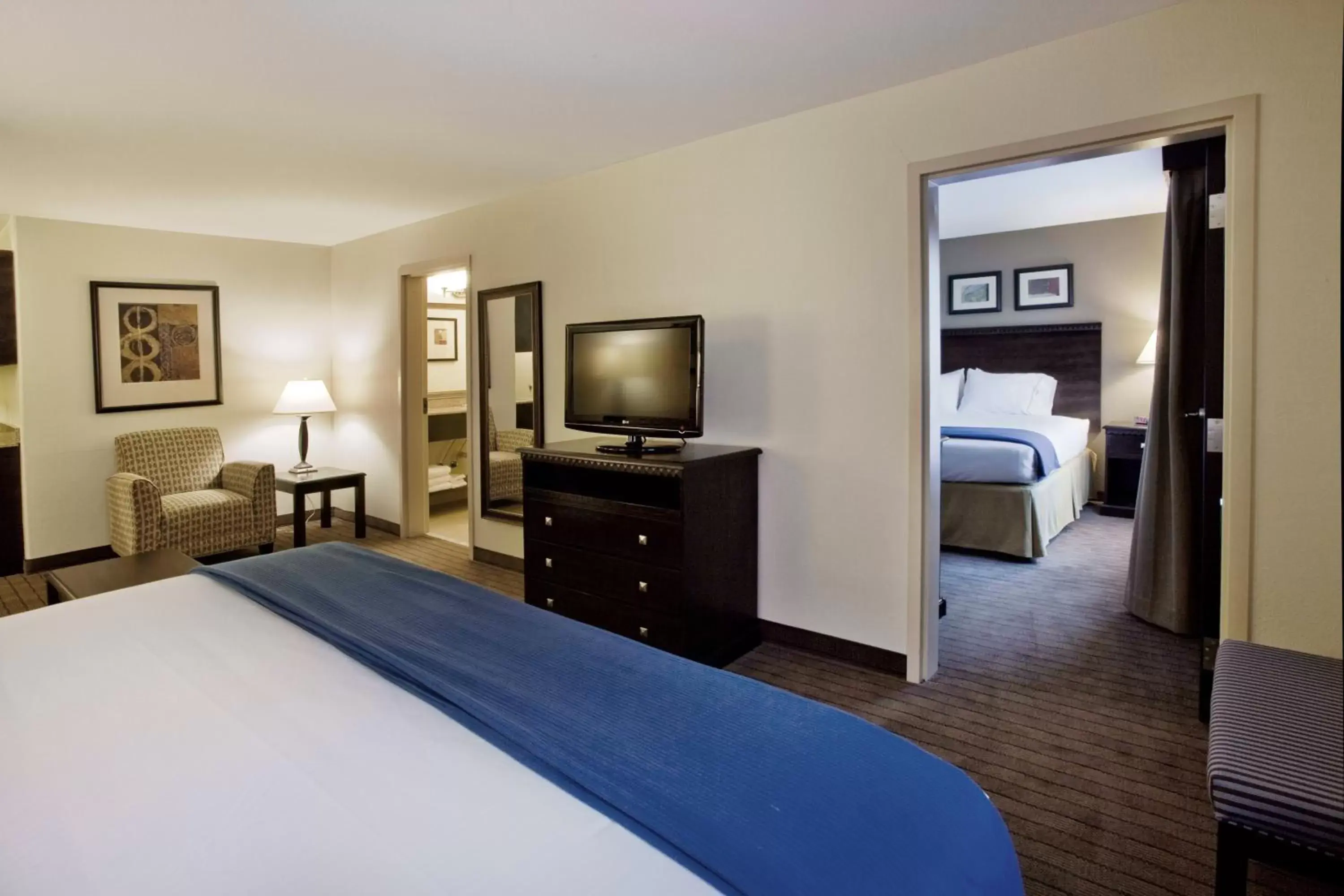 Photo of the whole room, Bed in Holiday Inn Express & Suites Moultrie by IHG Photo of the whole room, Bed in Holiday Inn Express & Suites Moultrie by IHG