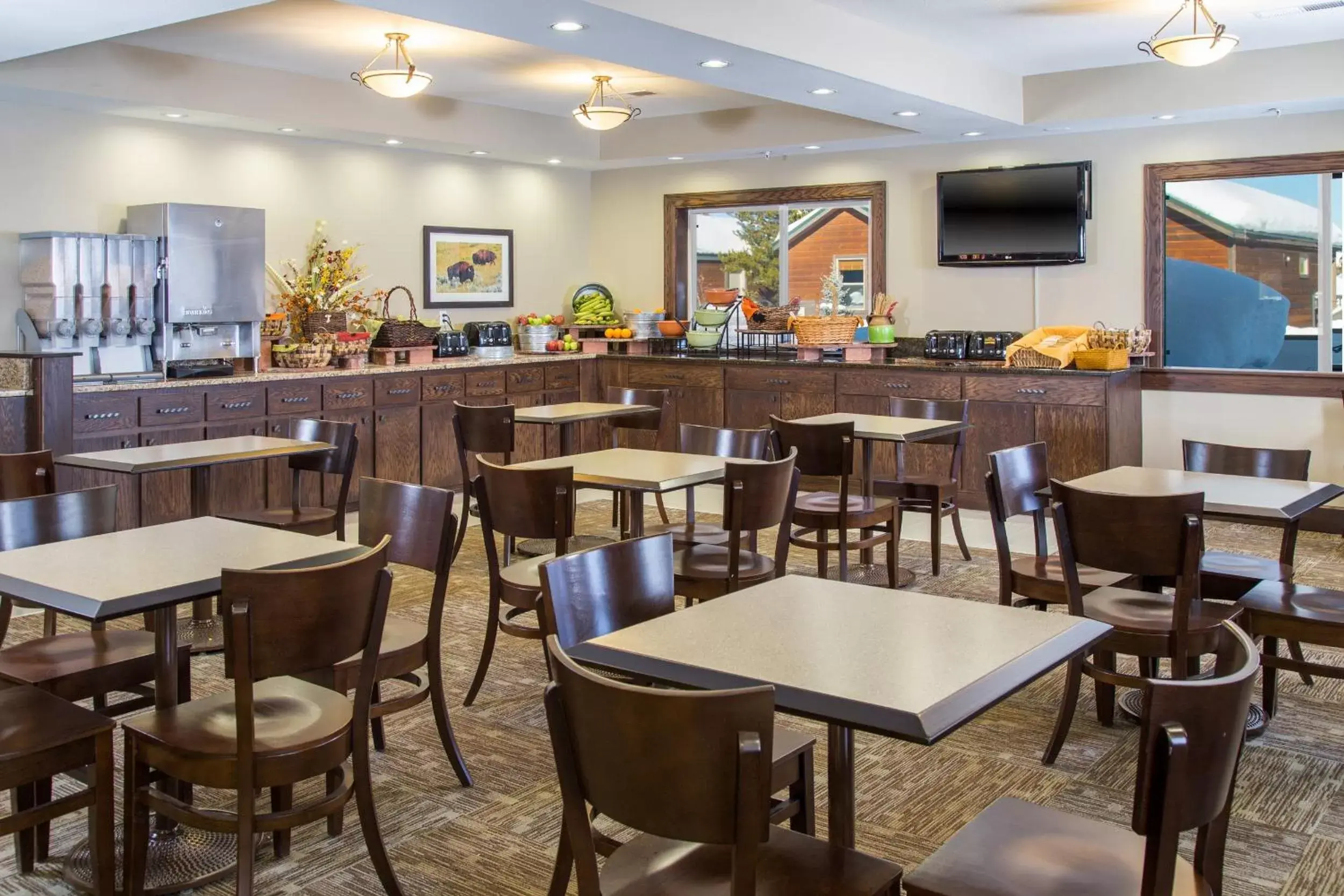 Restaurant/Places to Eat in Gray Wolf Inn & Suites