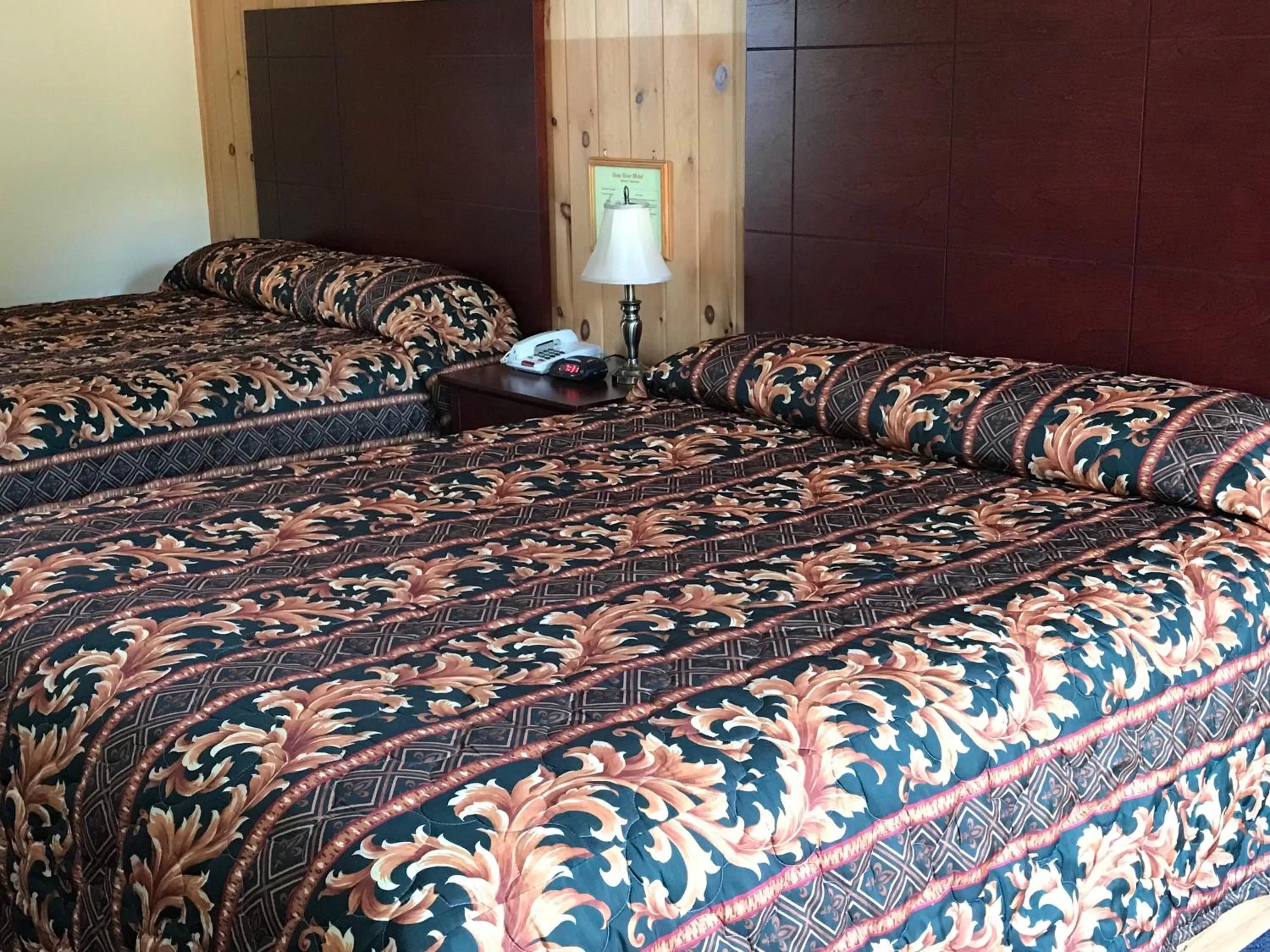 Bed in Deep River Motel