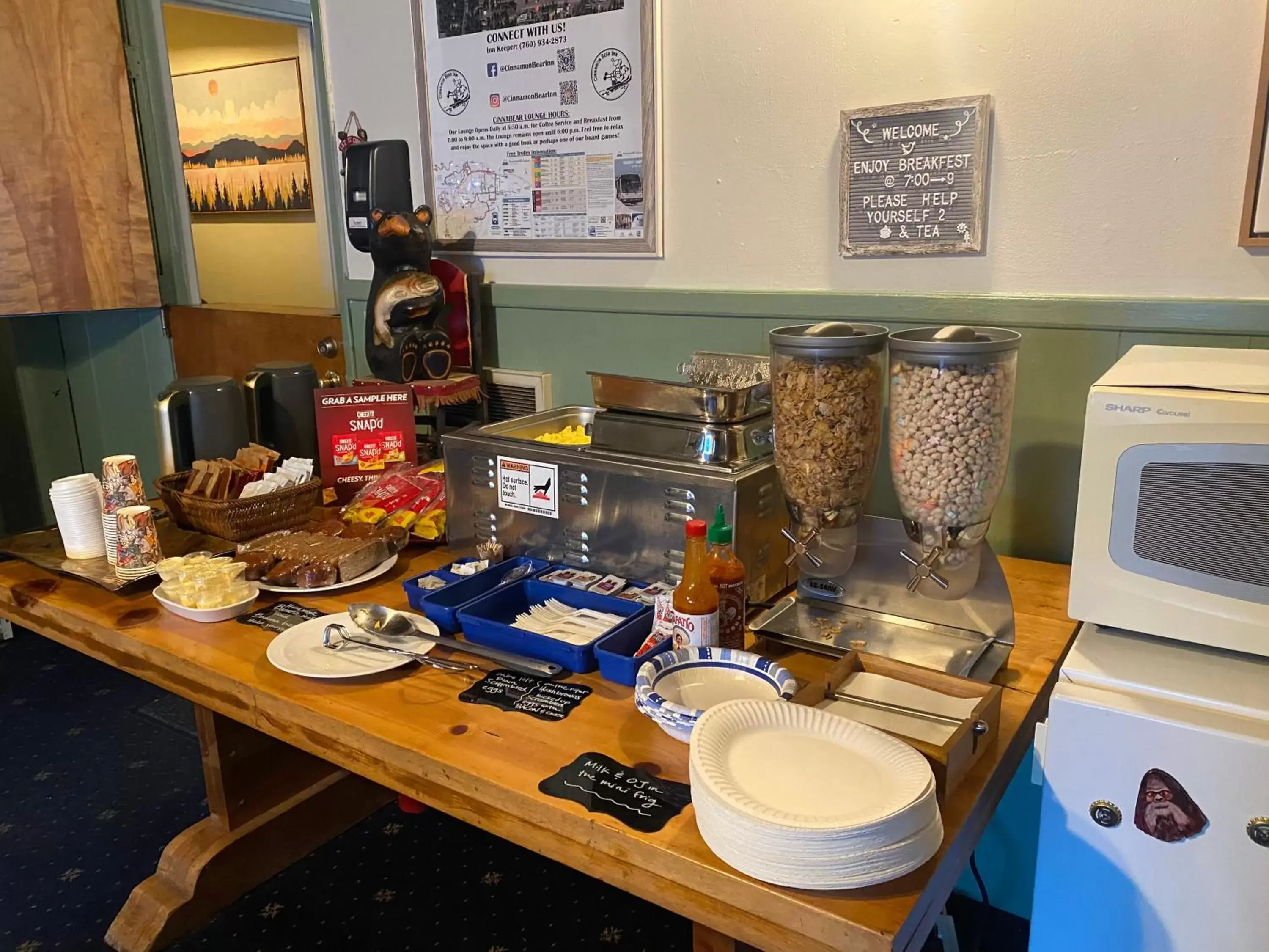 Buffet breakfast in Cinnamon Bear Inn Buffet breakfast in Cinnamon Bear Inn