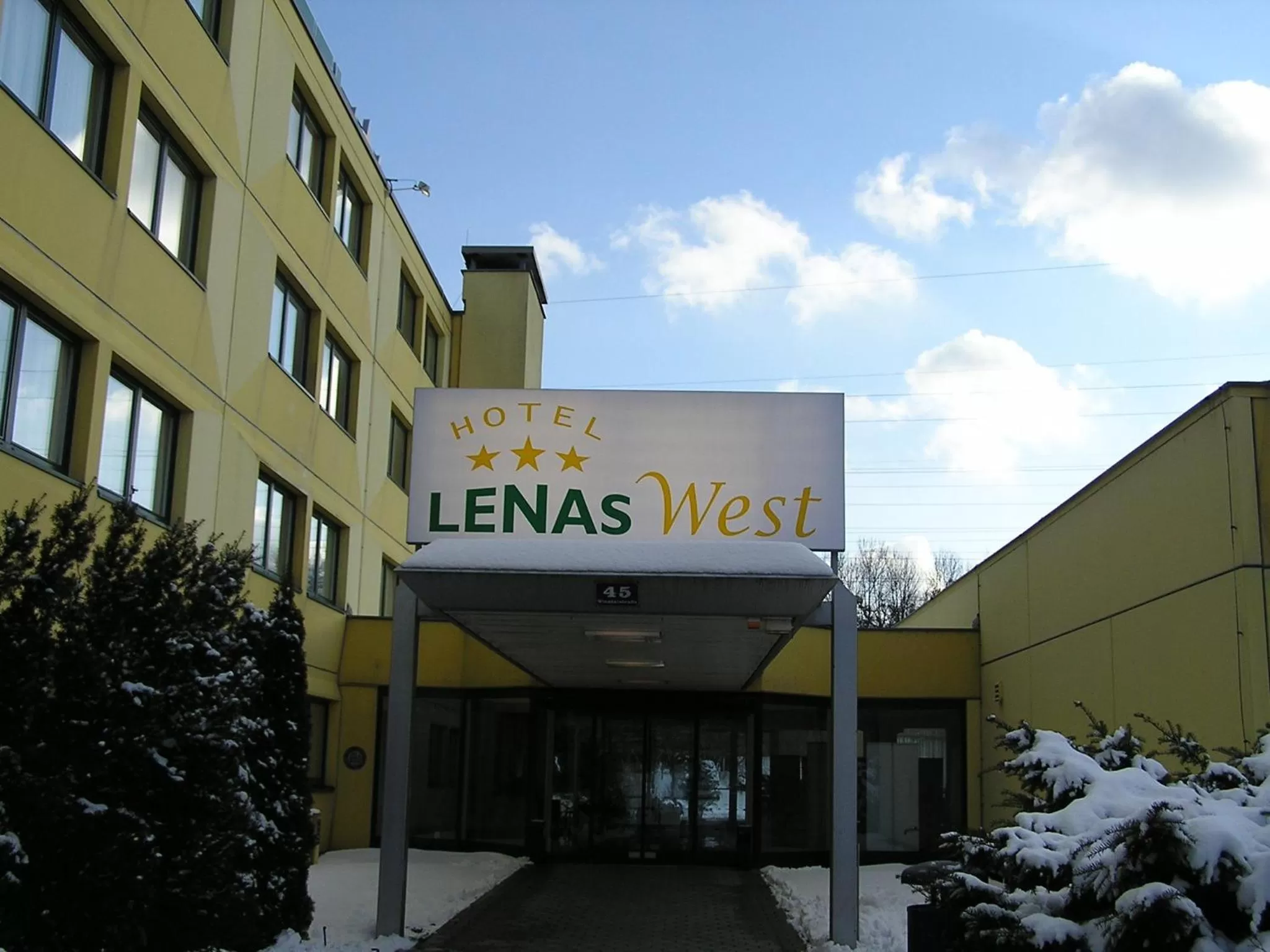 Facade/entrance in Lenas West Hotel