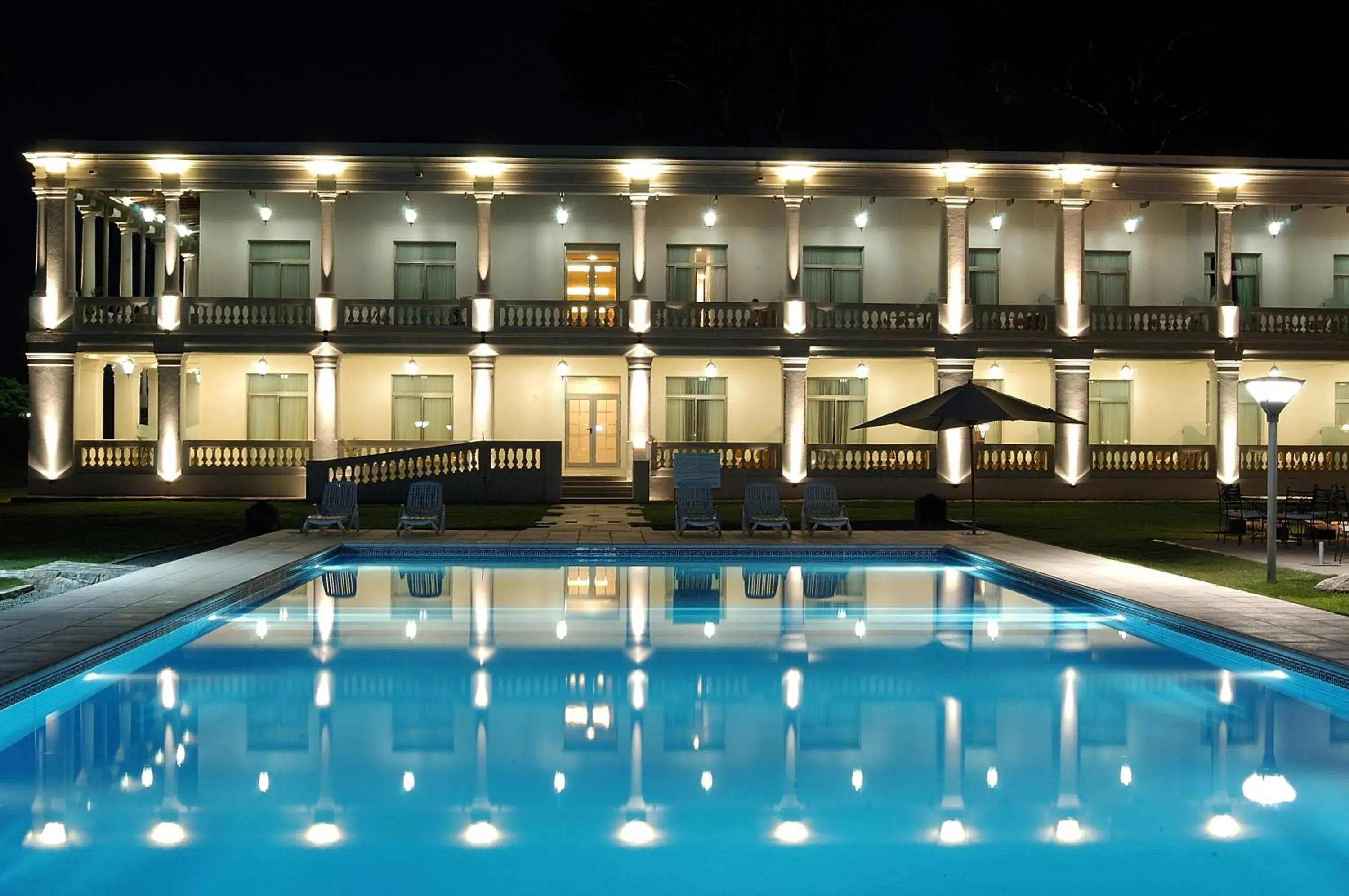 Pool view in Howard Johnson Sierras Hotel y Casino Alta Gracia Pool view in Howard Johnson Sierras Hotel y Casino Alta Gracia