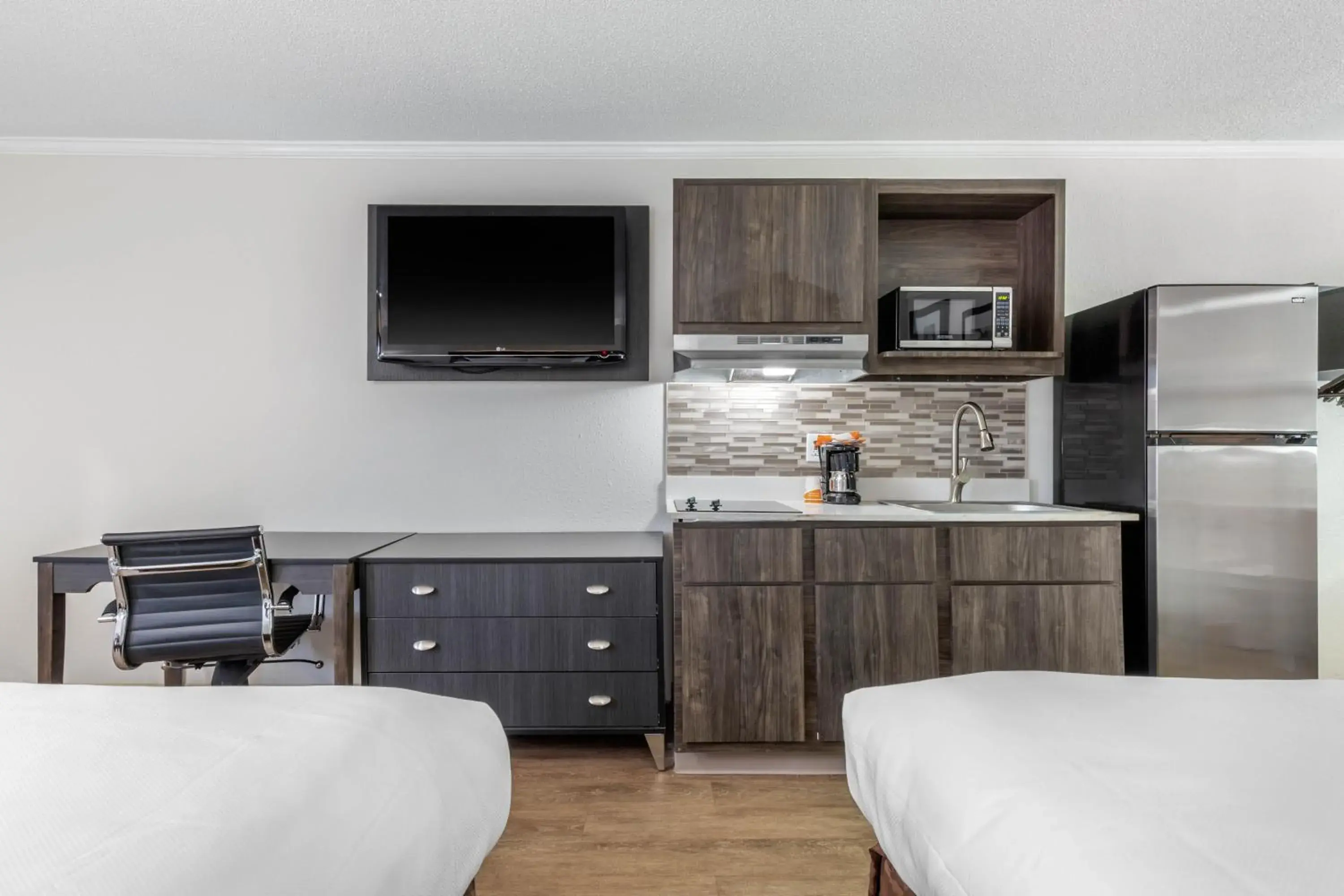 Queen Room with Two Queen Beds - Non-Smoking in Suburban Studios at the University Queen Room with Two Queen Beds - Non-Smoking in Suburban Studios at the University