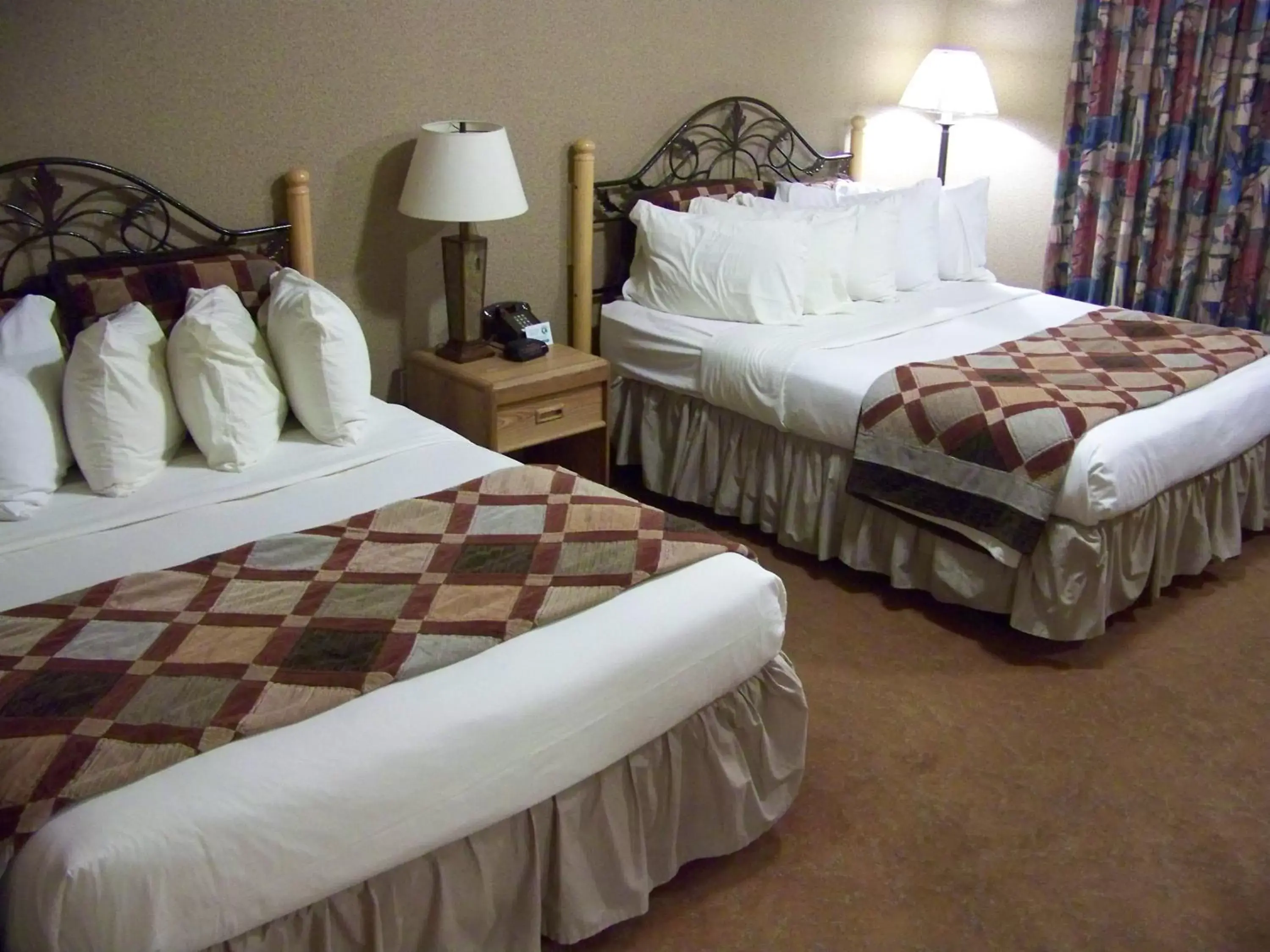 Standard Queen Room with Two Queen Beds in Clifty Inn