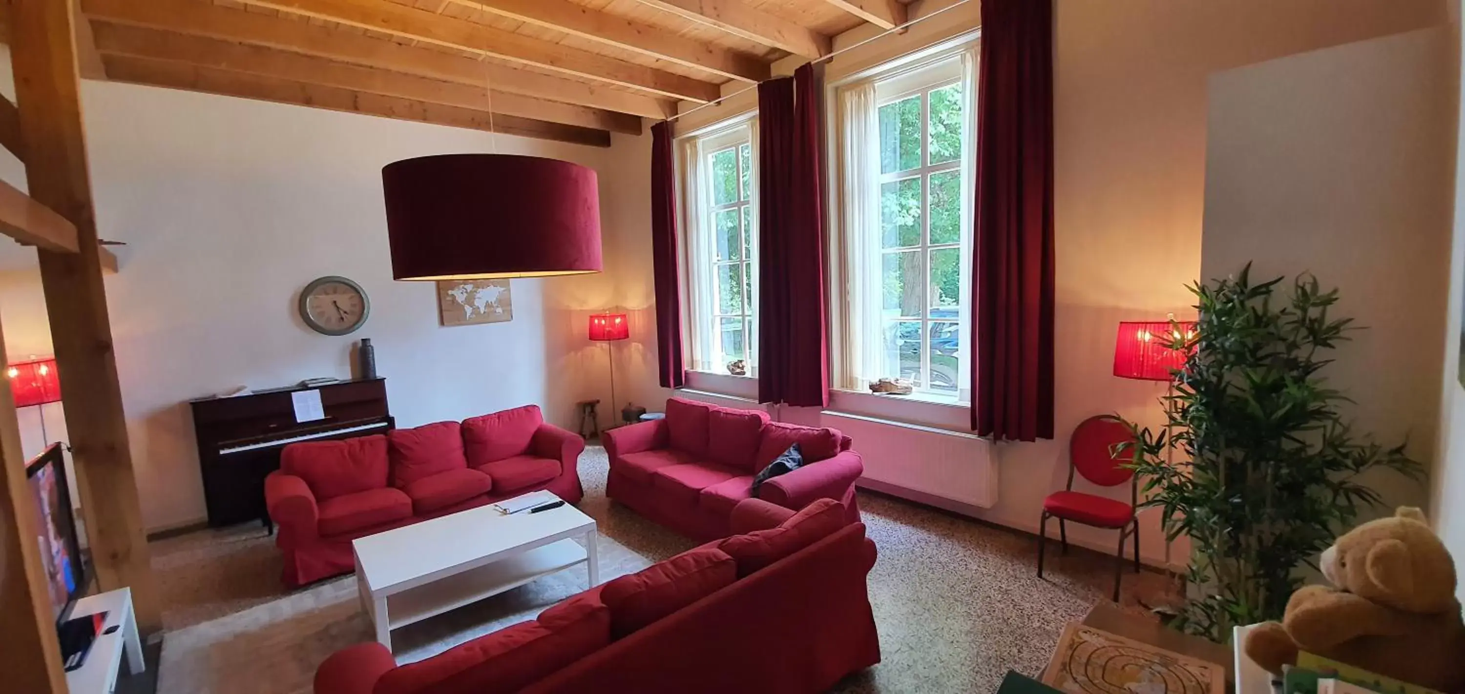 Communal lounge/ TV room, Seating Area in Hotel Restaurant Roerdinkhof