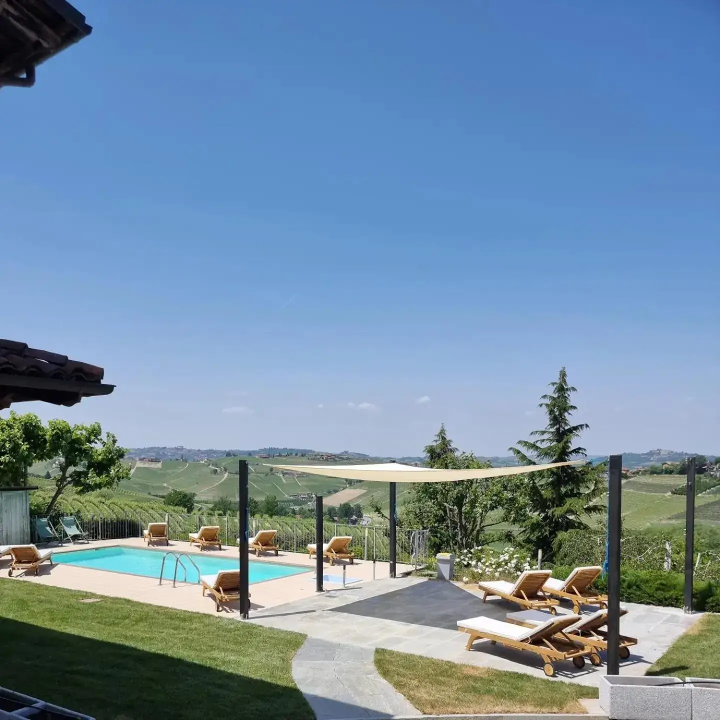 Swimming Pool in Hotel Villa Lauri