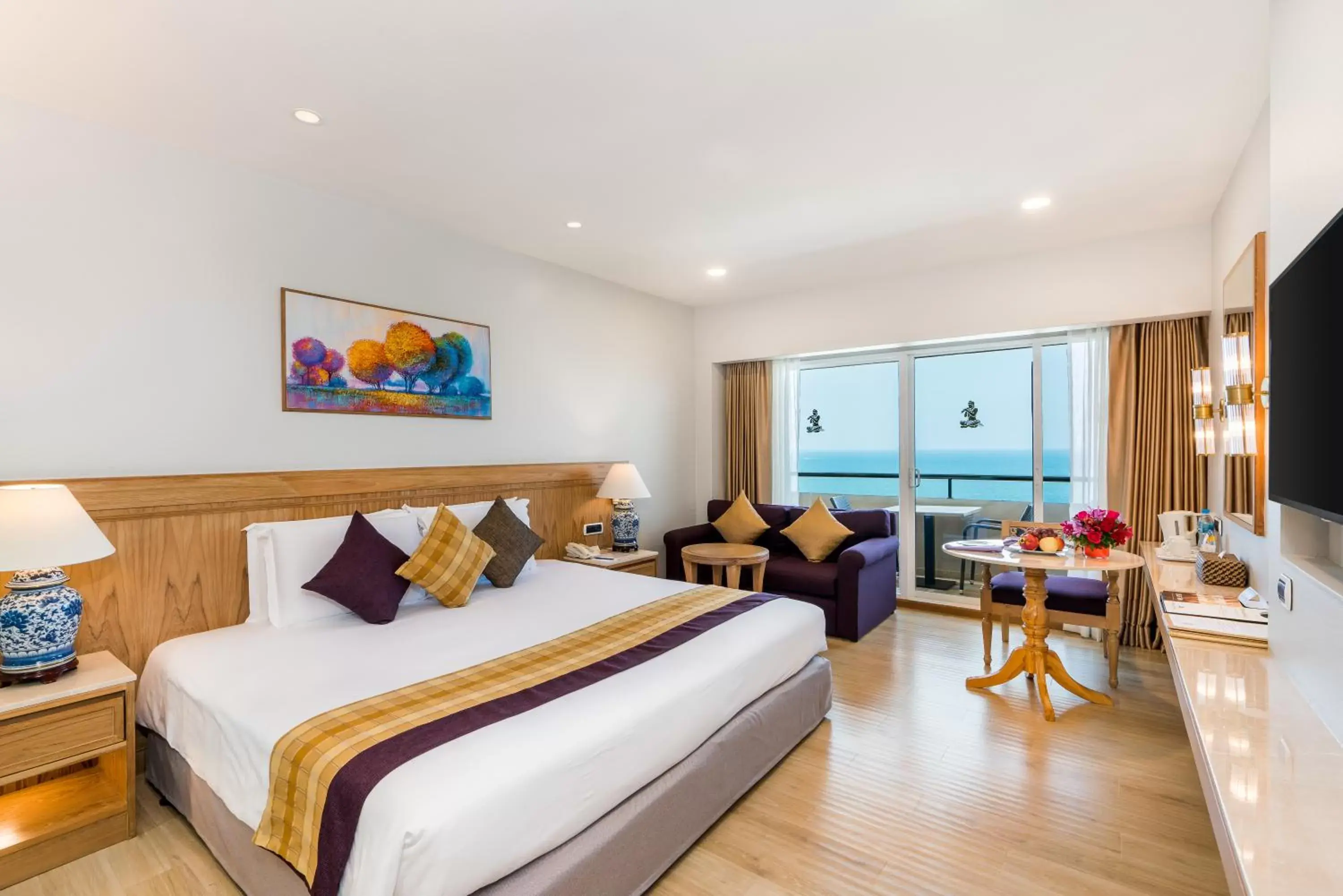 Bed in Royal Cliff Beach Hotel Pattaya