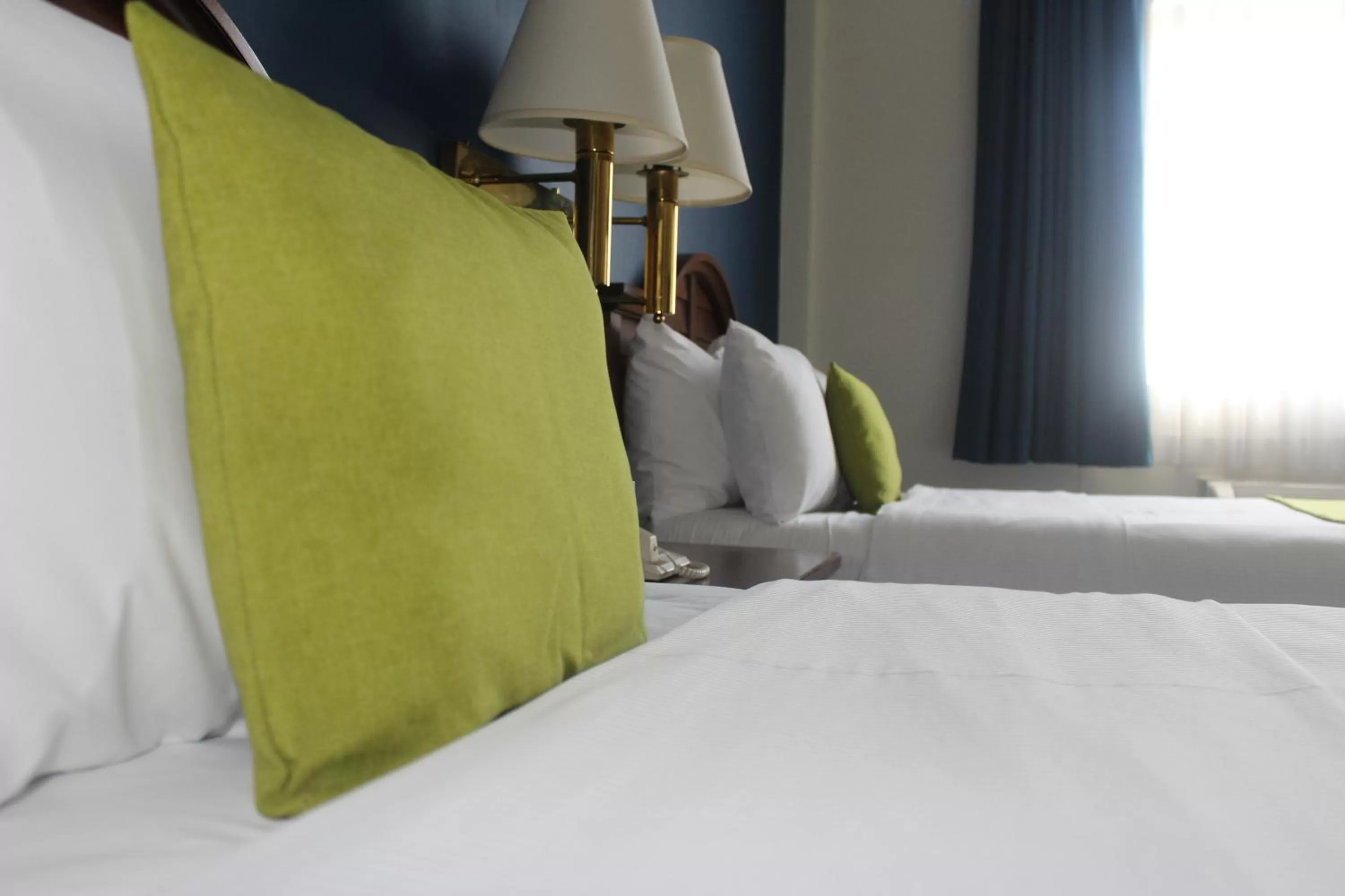 Bed in Best Western PLUS Los Mochis