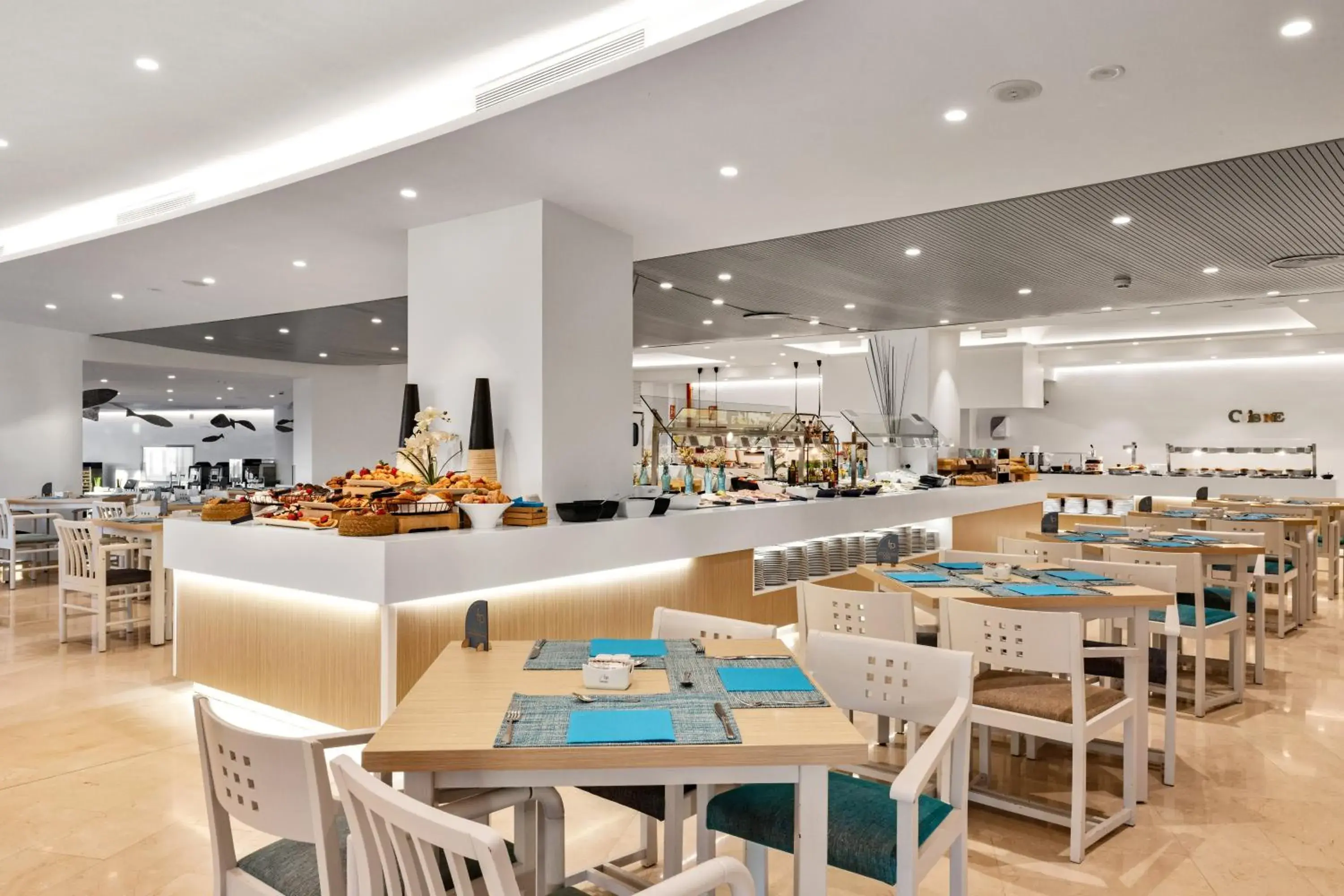 Restaurant/Places to Eat in Aparthotel Fontanellas Playa