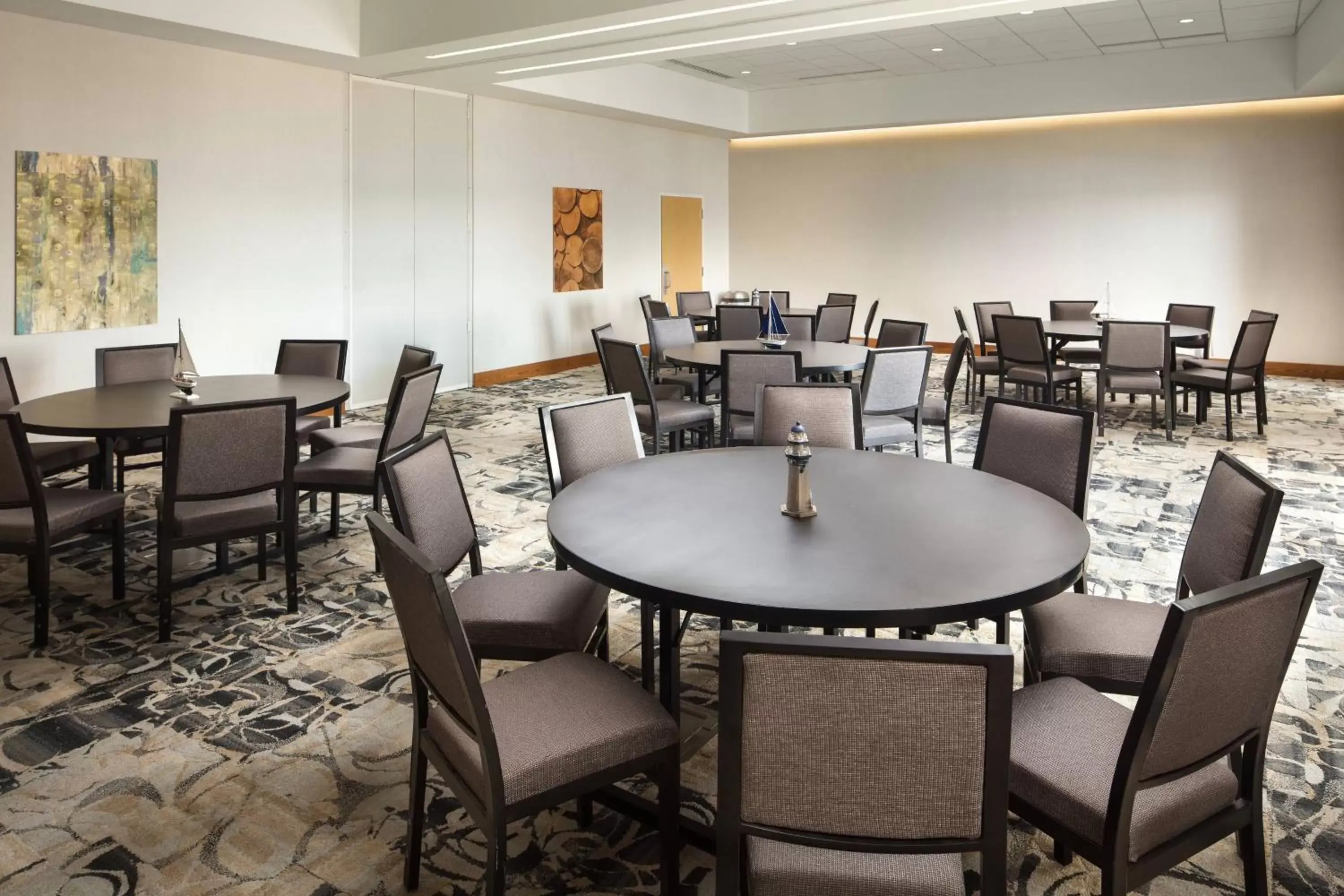 Meeting/conference room, Restaurant/Places to Eat in Courtyard by Marriott Erie Bayfront