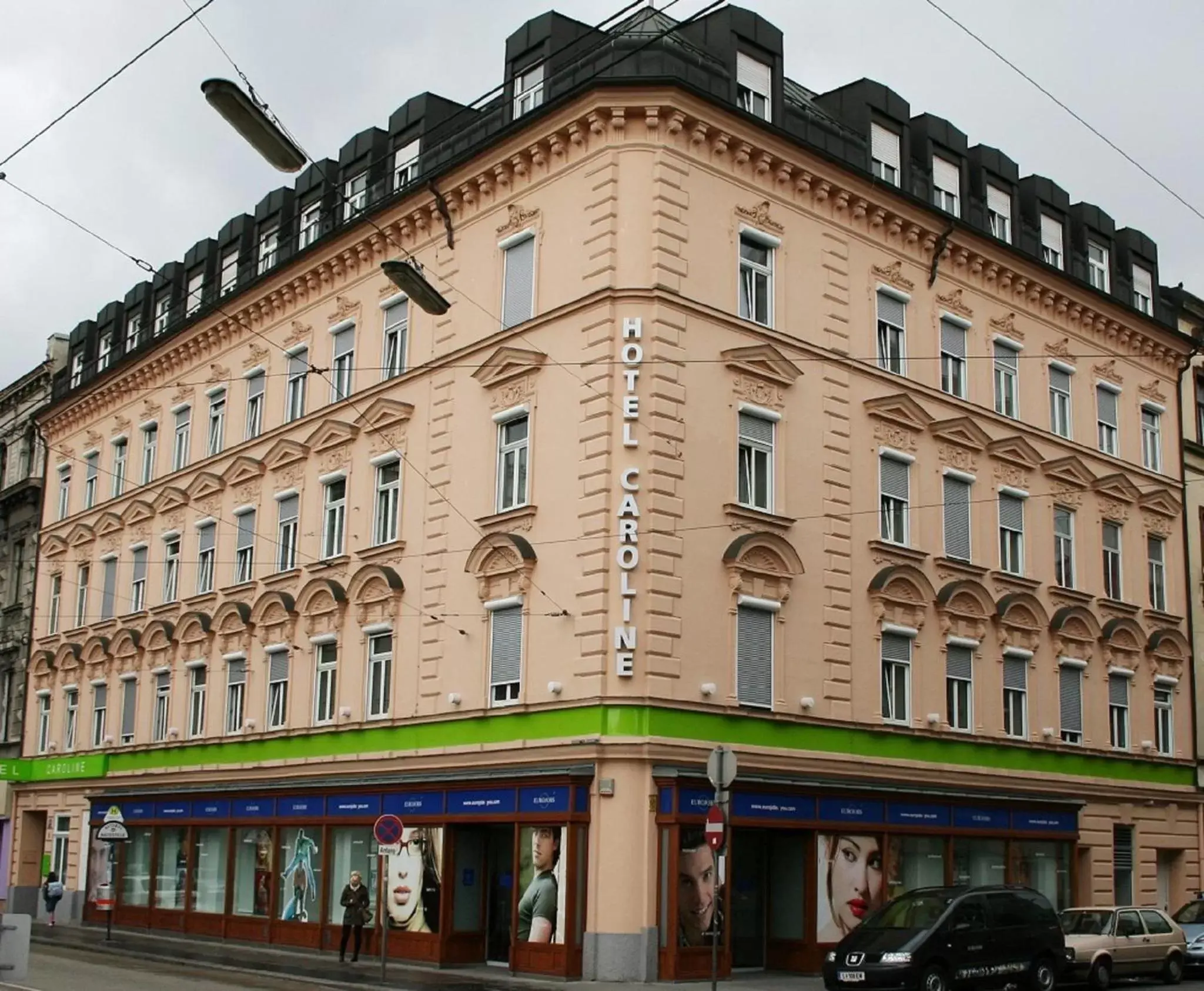 Facade/entrance in Hotel Caroline