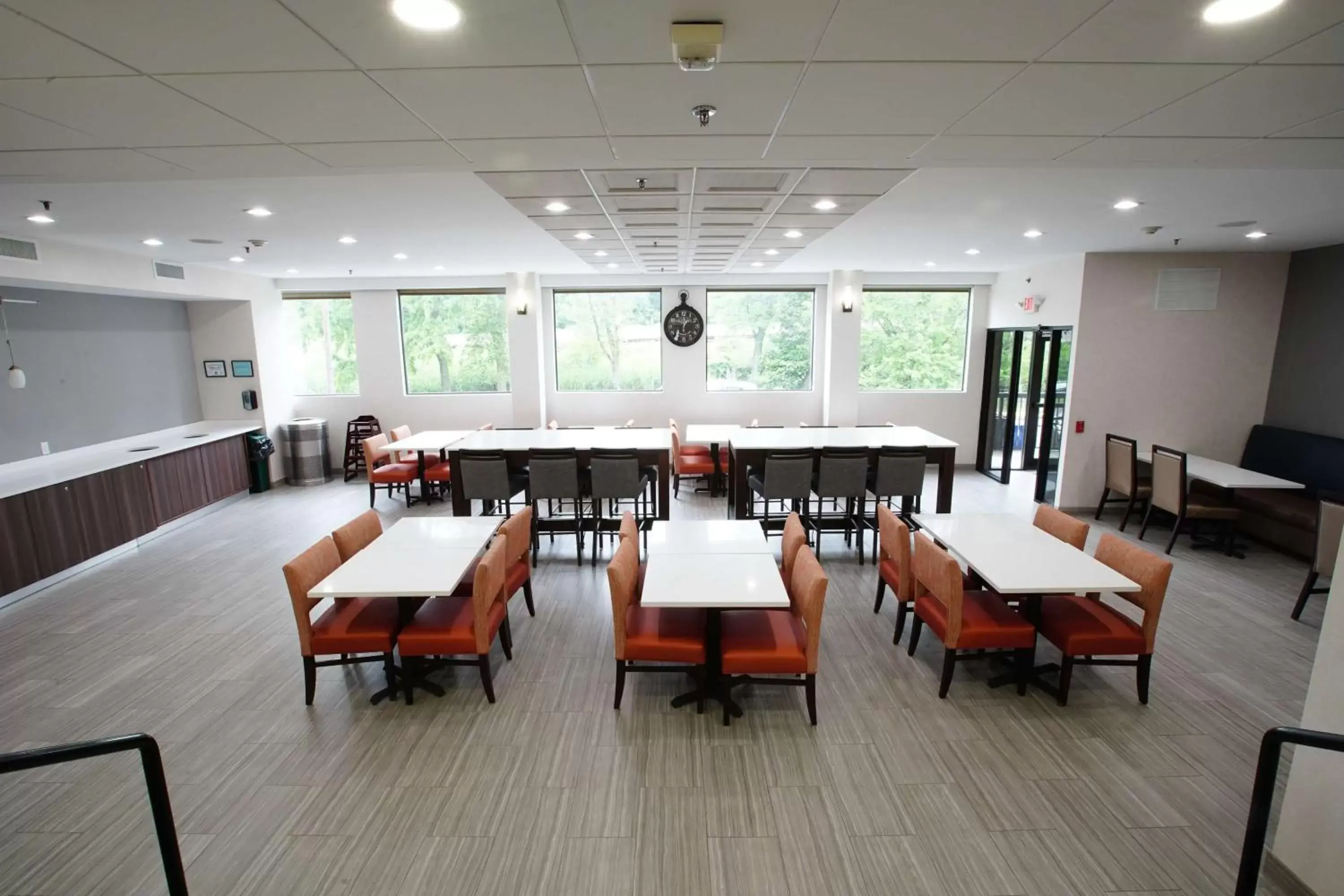 Lobby or reception, Restaurant/Places to Eat in Best Western Paramus Hotel & Suites Lobby or reception, Restaurant/Places to Eat in Best Western Paramus Hotel & Suites
