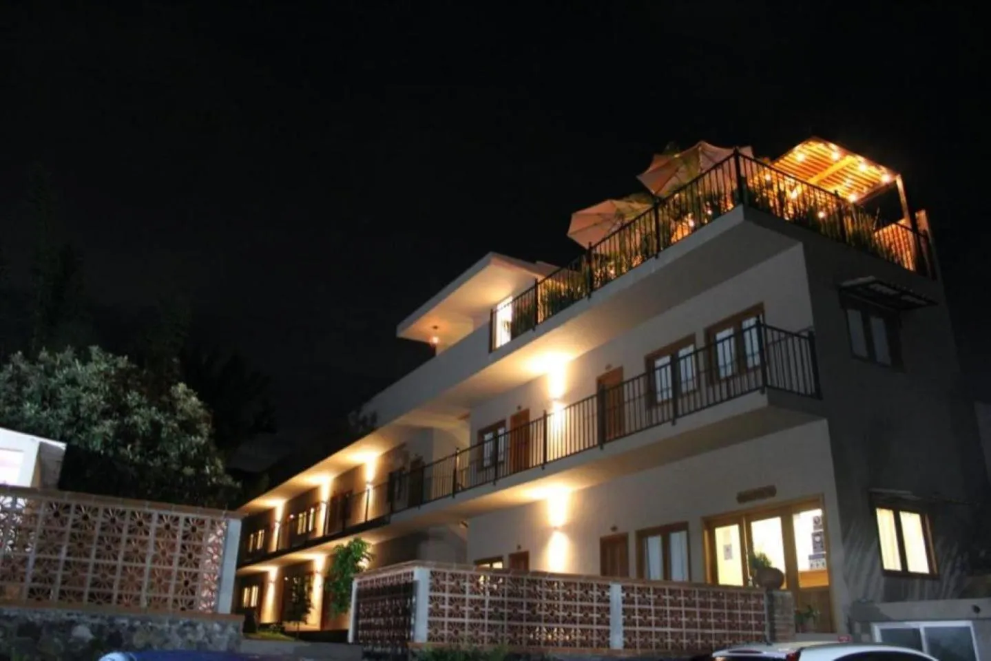 Facade/entrance in Artesanos 11