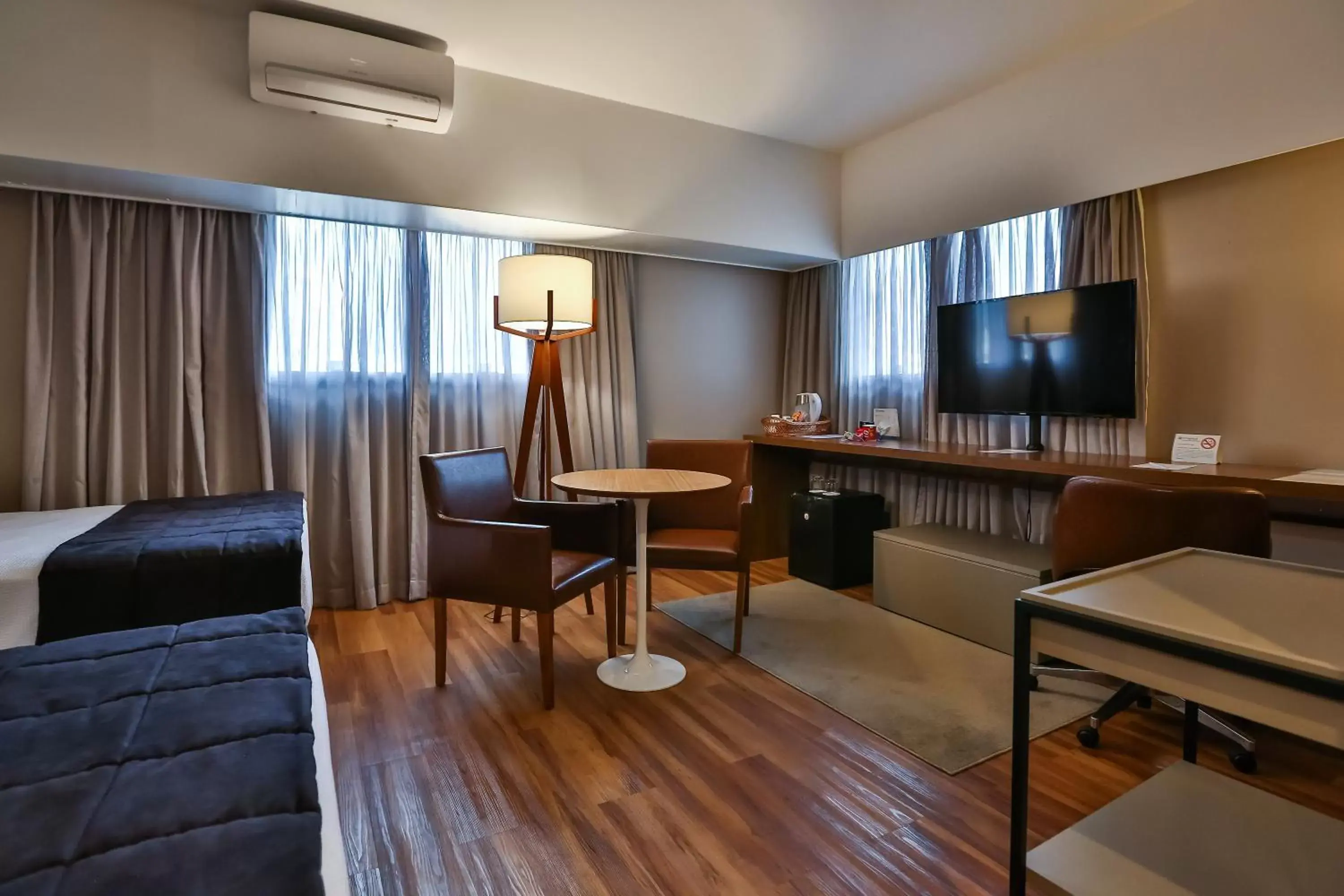 Bedroom, TV/Entertainment Center in Wyndham São Paulo Berrini