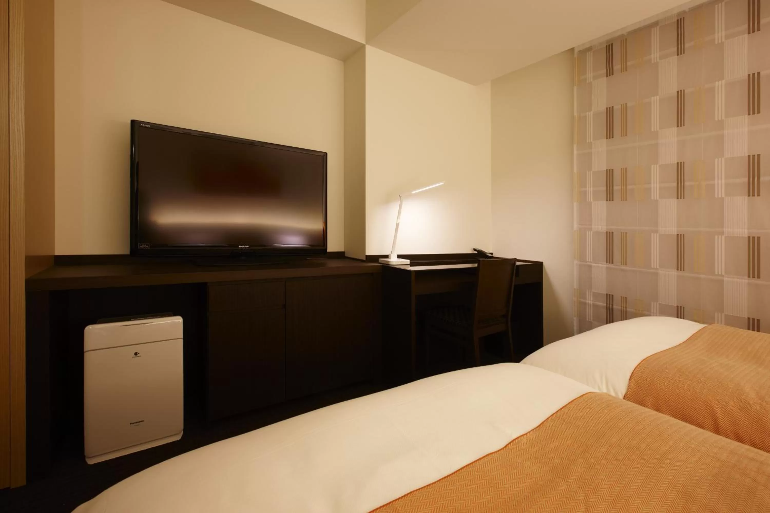 Photo of the whole room, Bed in HOTEL FORZA HAKATAEKI CHIKUSHI-GUCHI Ⅰ