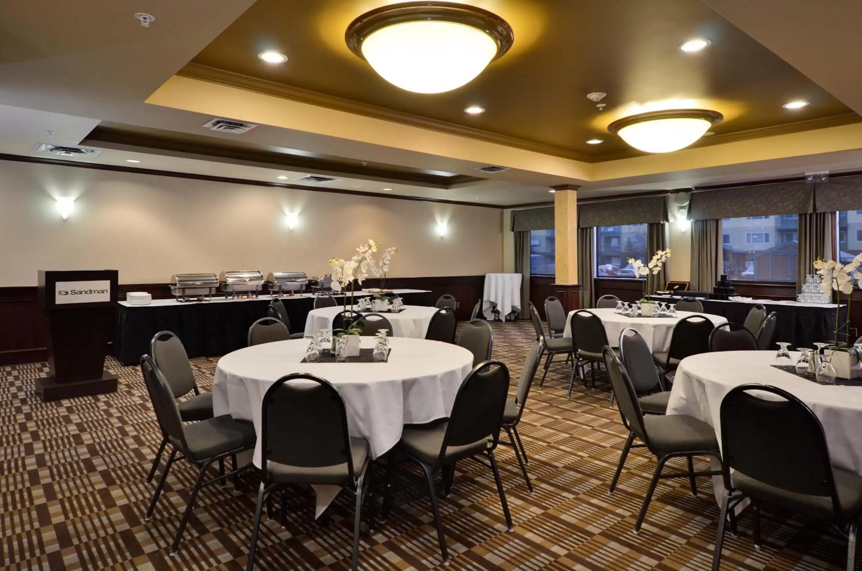 Meeting/conference room, Restaurant/Places to Eat in Sandman Hotel Grande Prairie