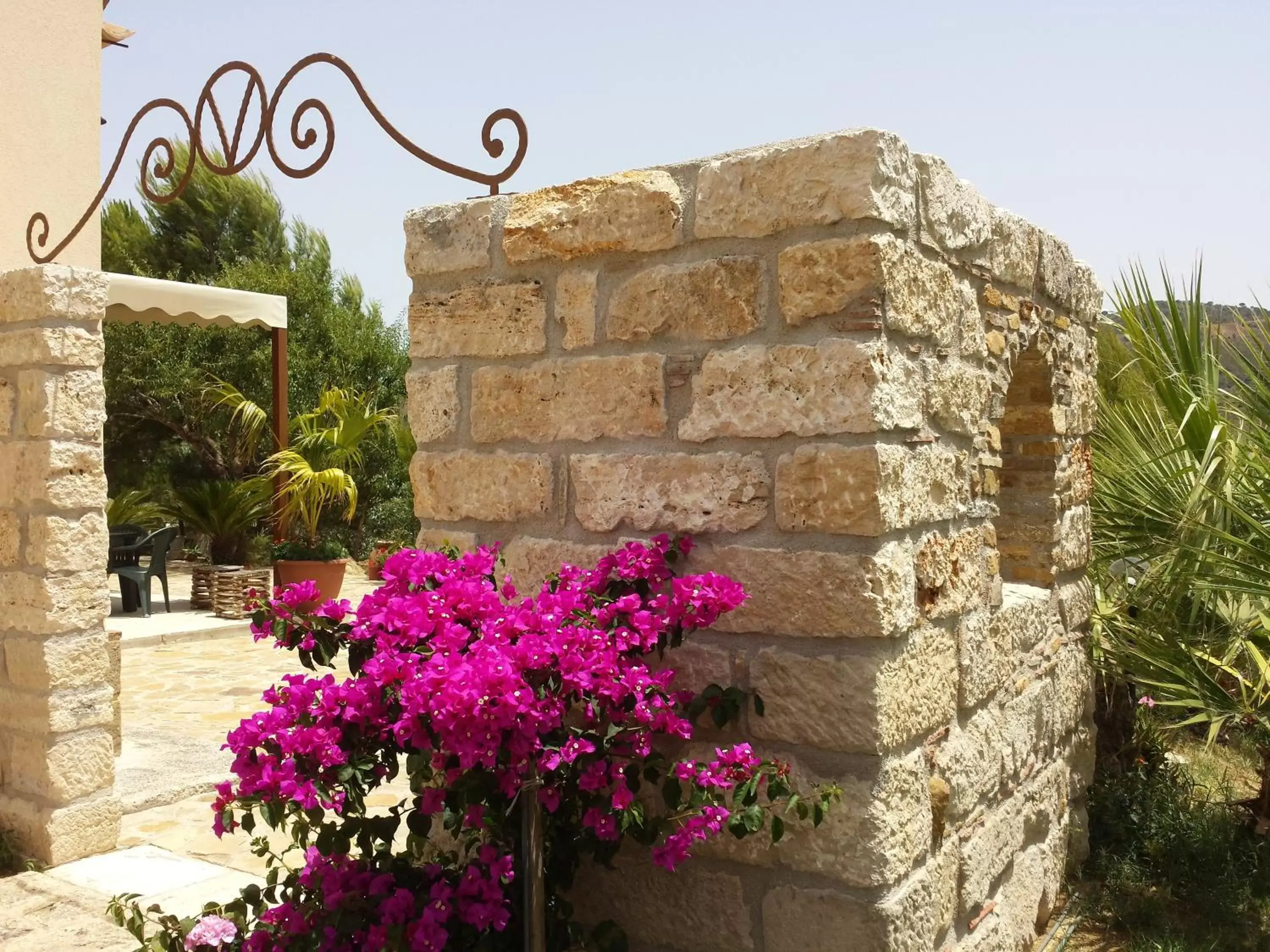 Garden, Property Building in La Suite Di Segesta