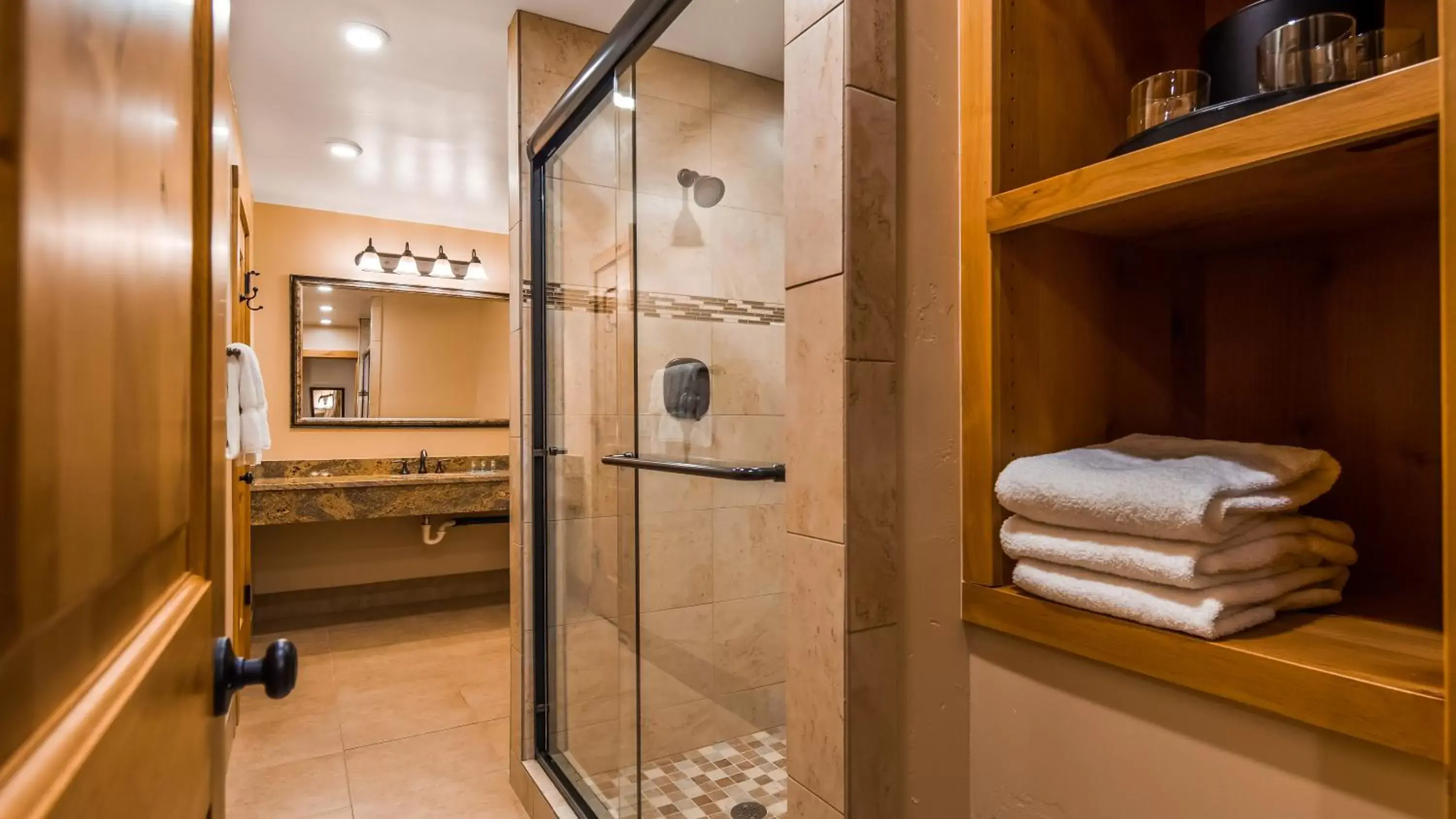 Bathroom in Best Western Tyrolean Lodge