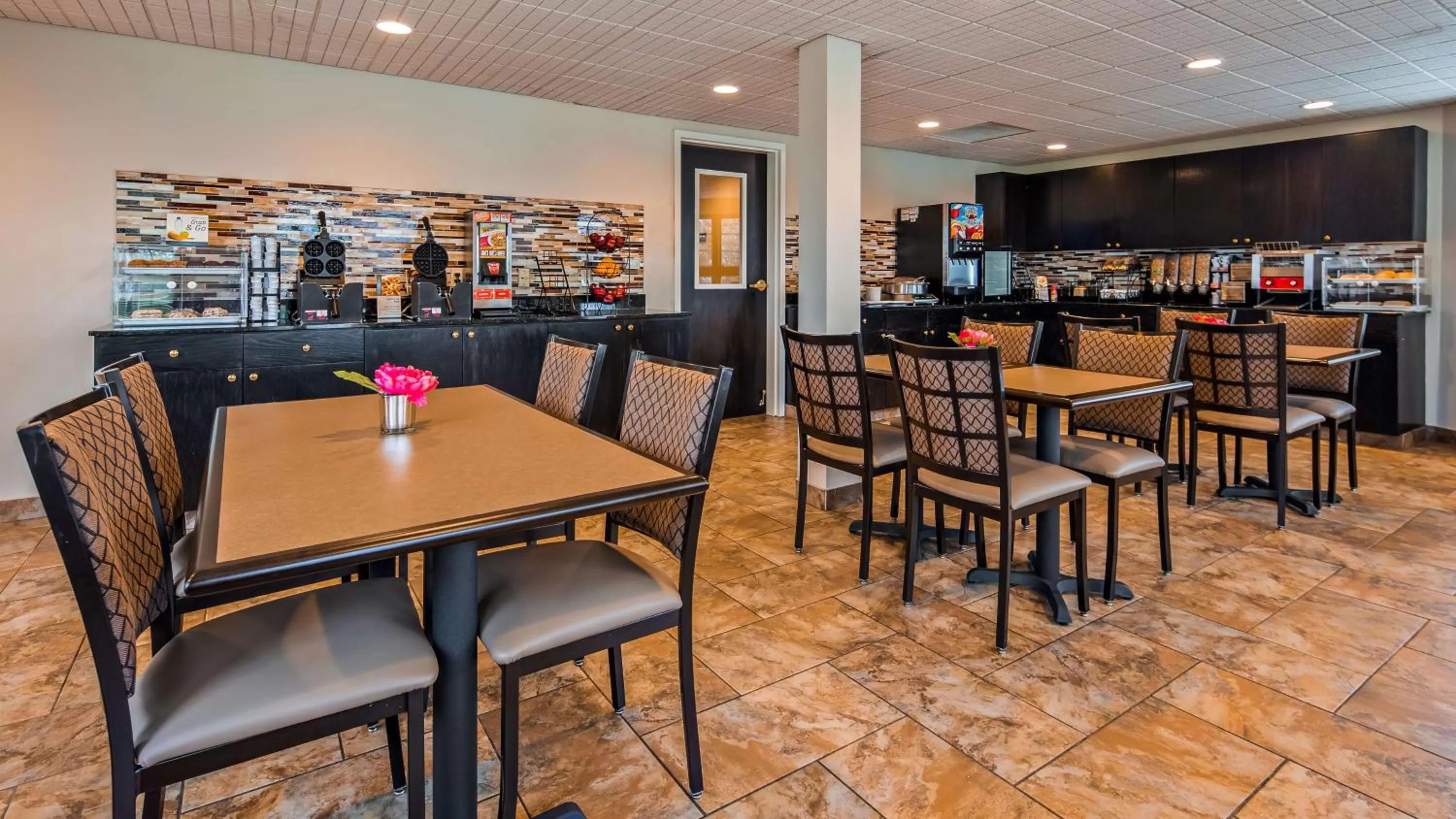 Restaurant/places to eat in Best Western Sault Ste. Marie