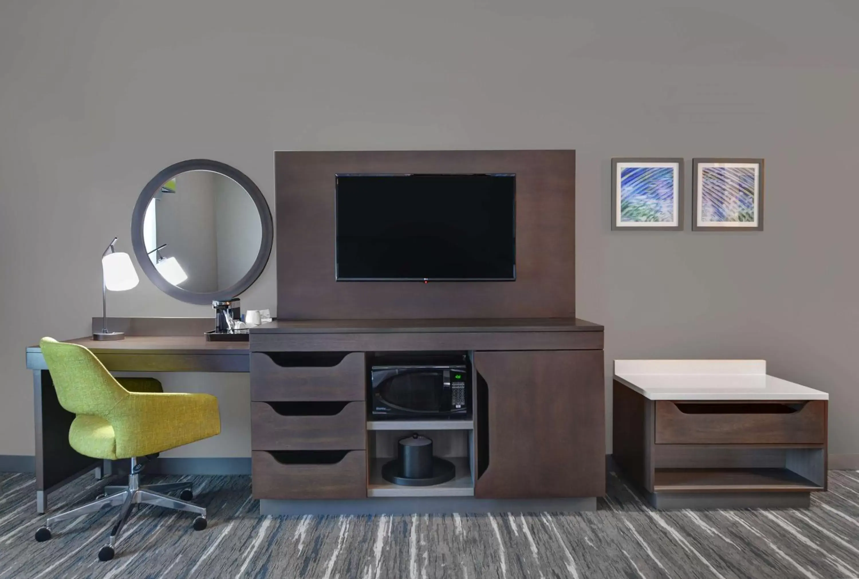 Bedroom, TV/Entertainment Center in Hampton Inn And Suites Macclenny I-10