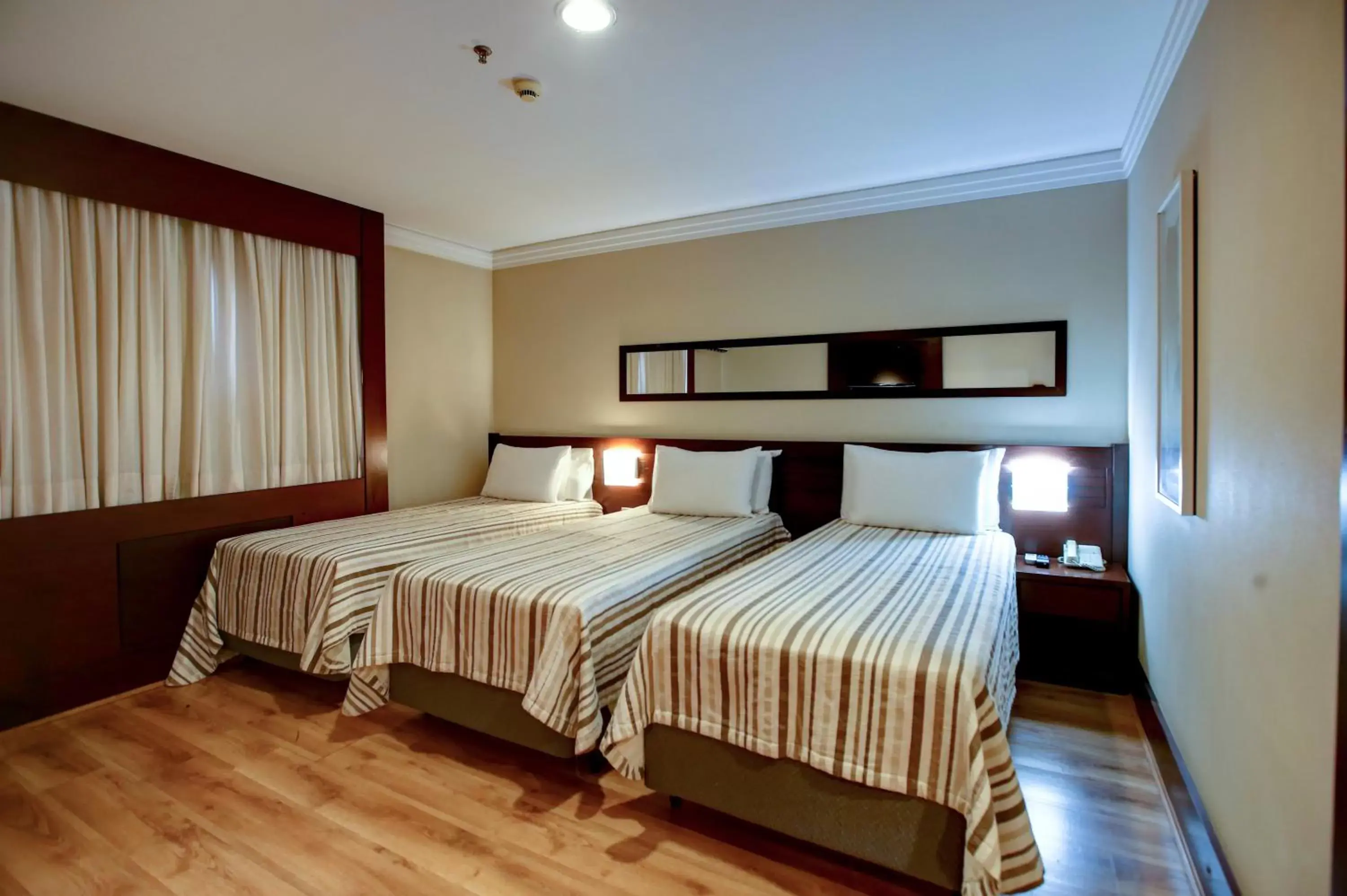 Photo of the whole room, Bed in Transamerica Executive Congonhas