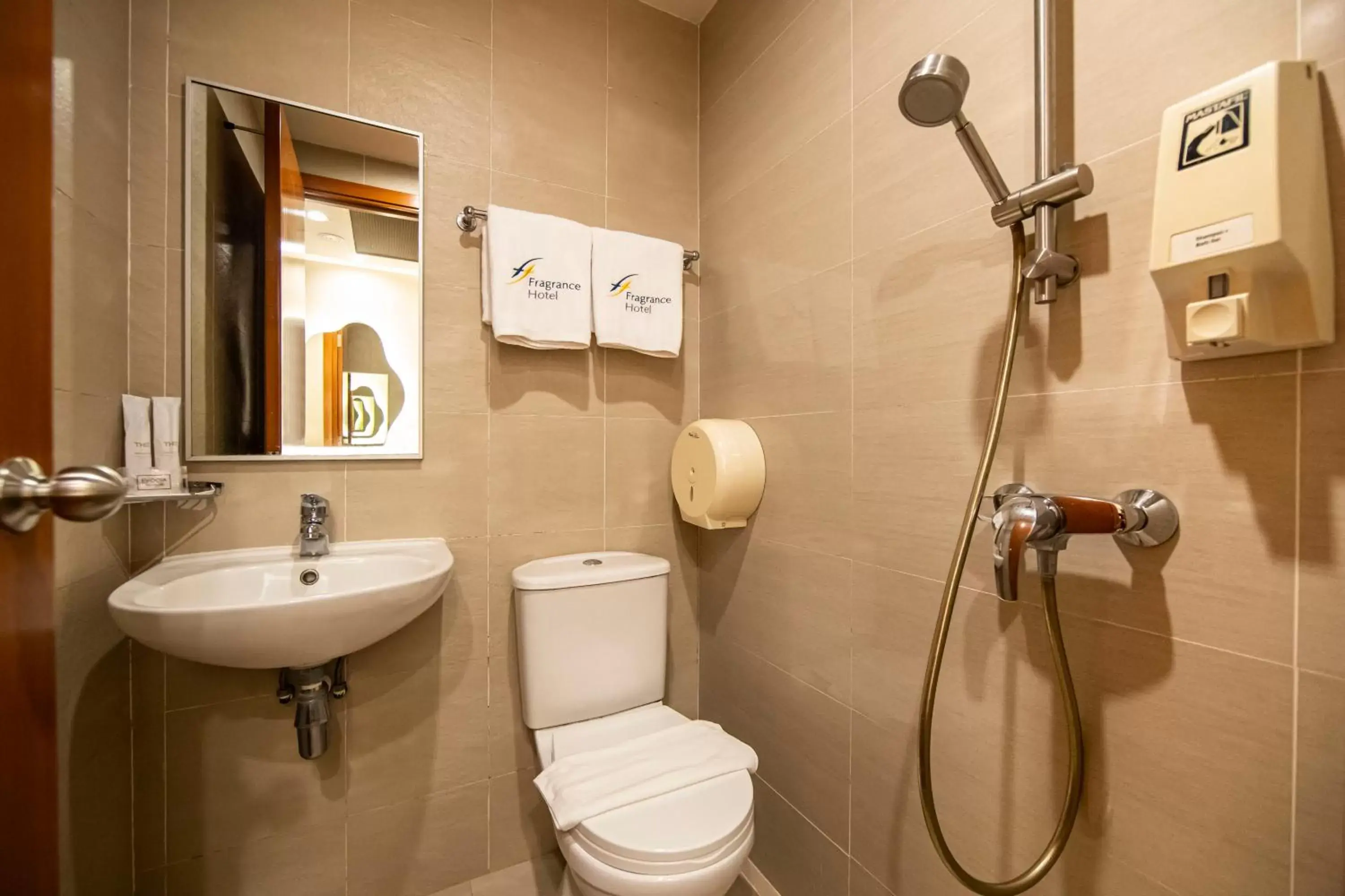 Shower, Bathroom in Fragrance Hotel - Oasis