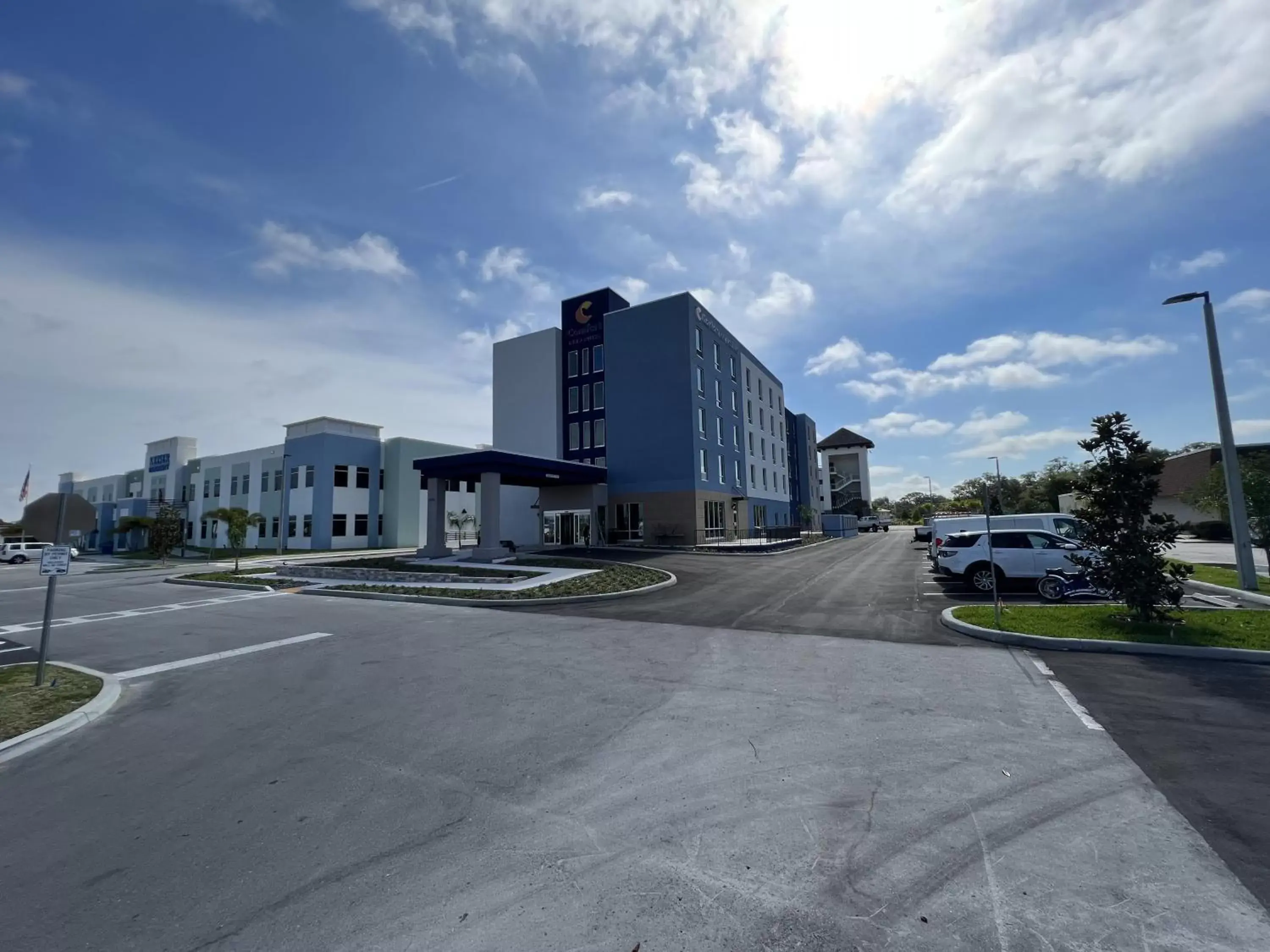 Property building in Comfort Inn & Suites New Port Richey Downtown District Property building in Comfort Inn & Suites New Port Richey Downtown District