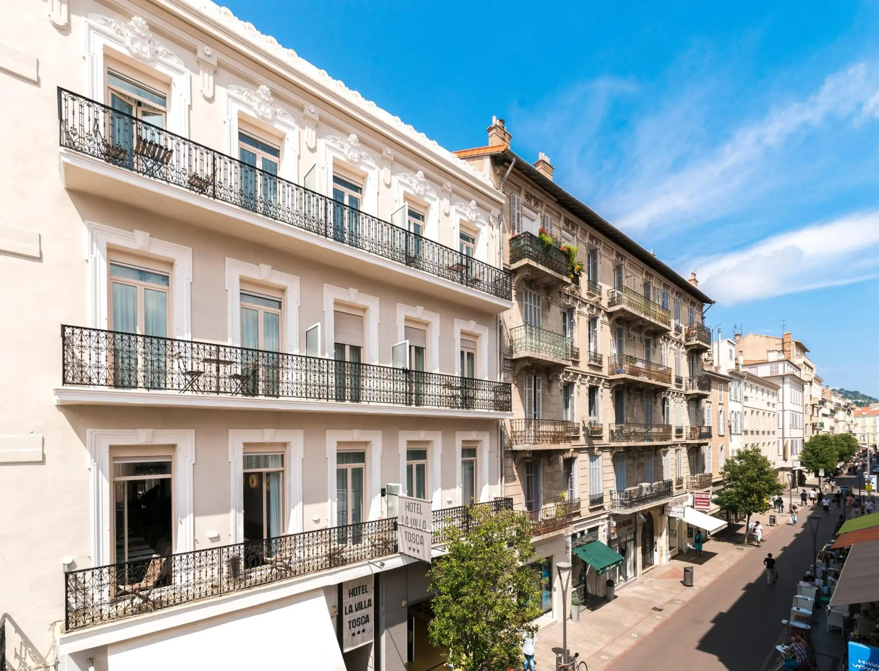 Facade/entrance in Hôtel La Villa Tosca