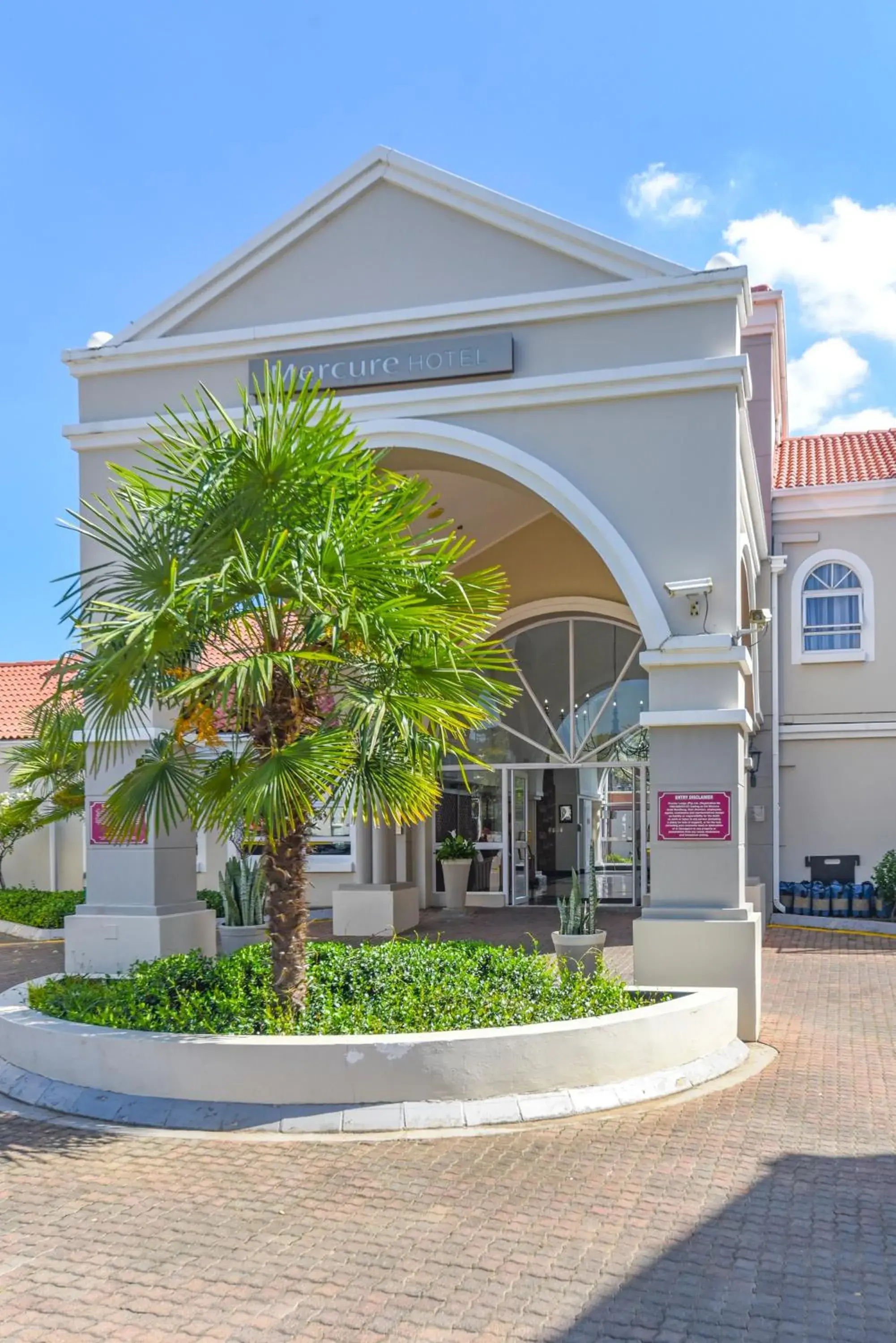 Property building in Mercure Johannesburg Randburg Property building in Mercure Johannesburg Randburg