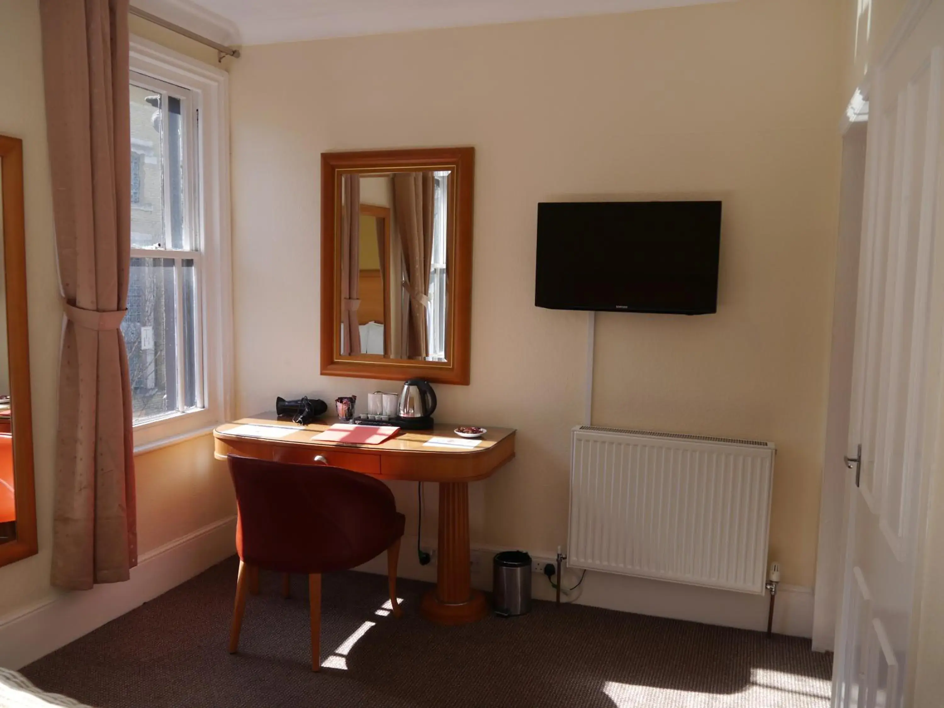 Bedroom, TV/Entertainment Center in Town House Rooms