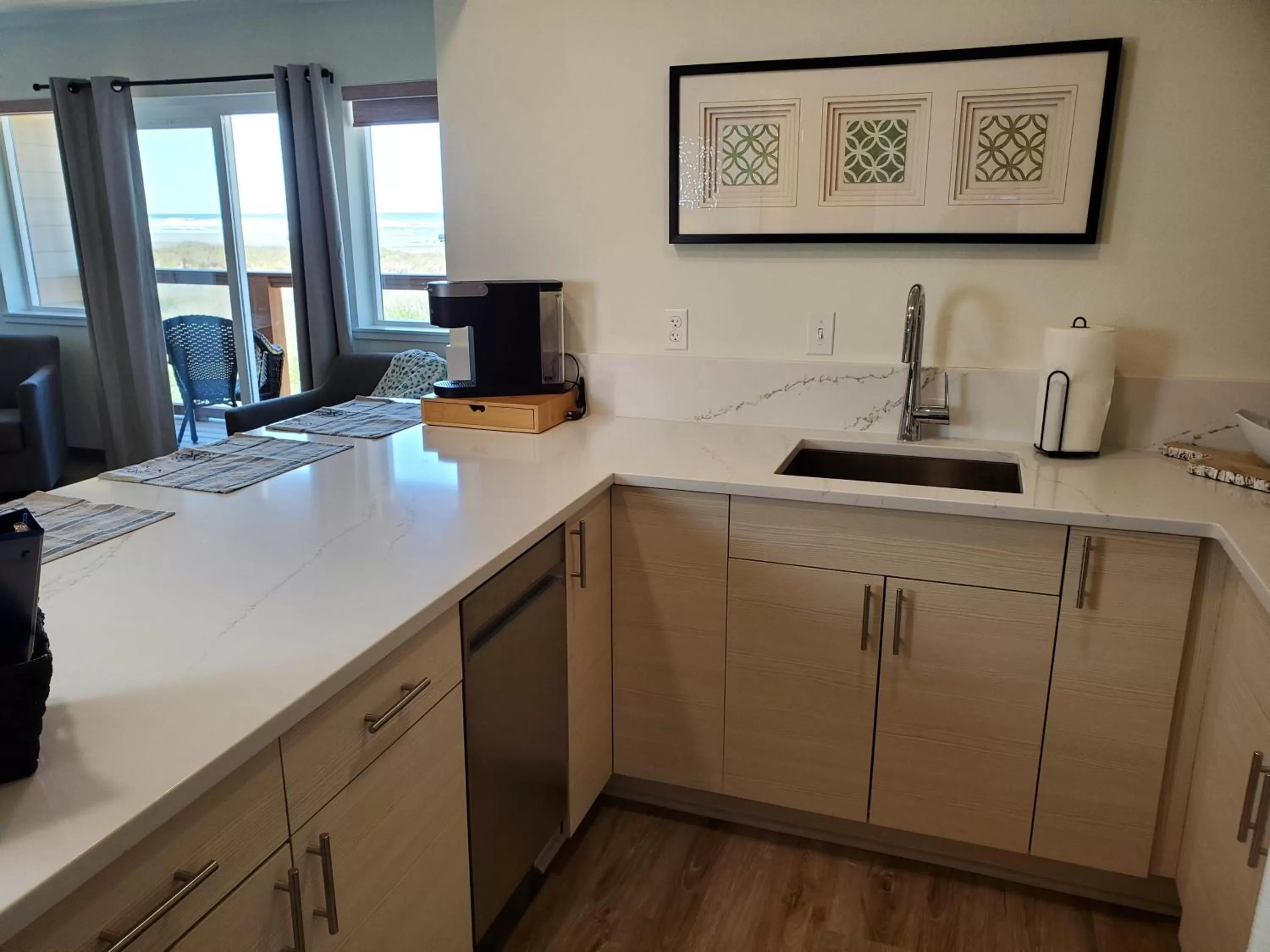 Natural landscape, Kitchen/Kitchenette in Moonstone Beach Motel