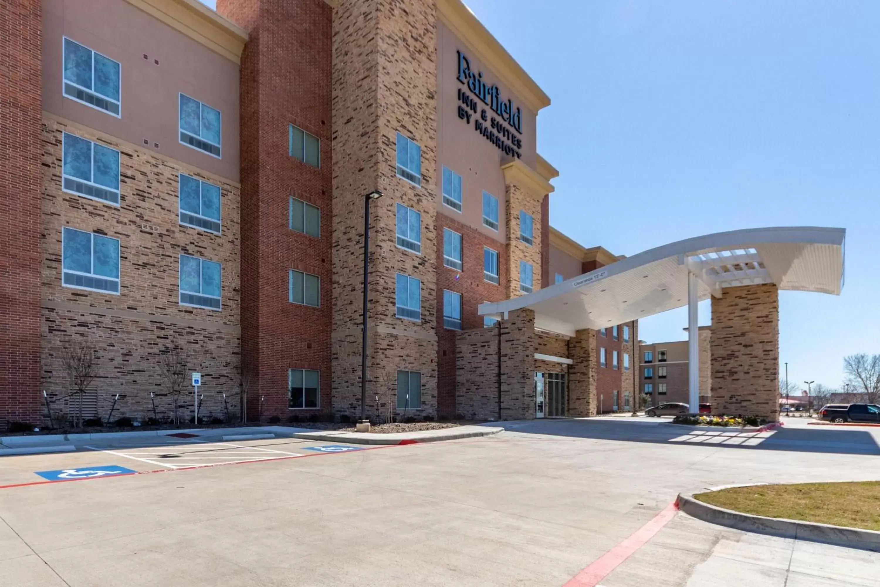 Property Building in Fairfield Inn & Suites Dallas Arlington South