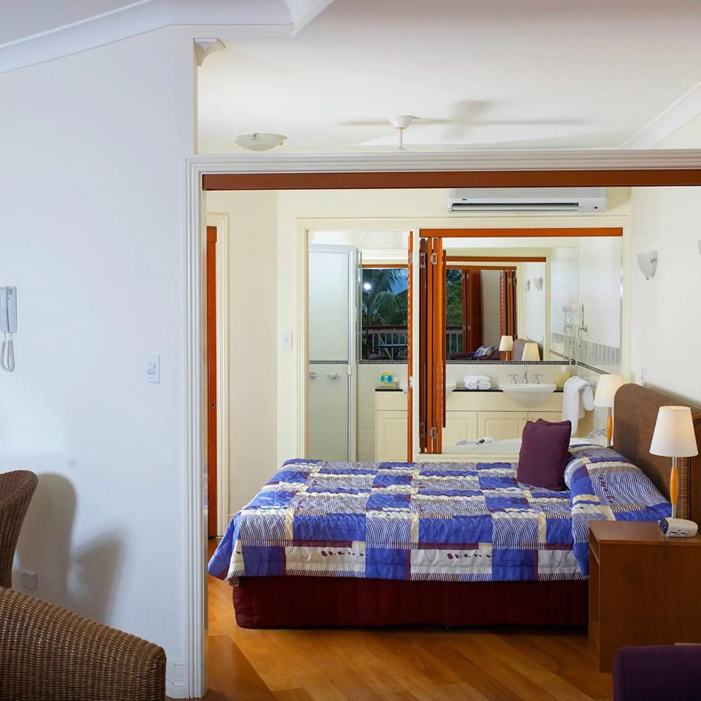 Bathroom, Bed in Mantra on the Inlet