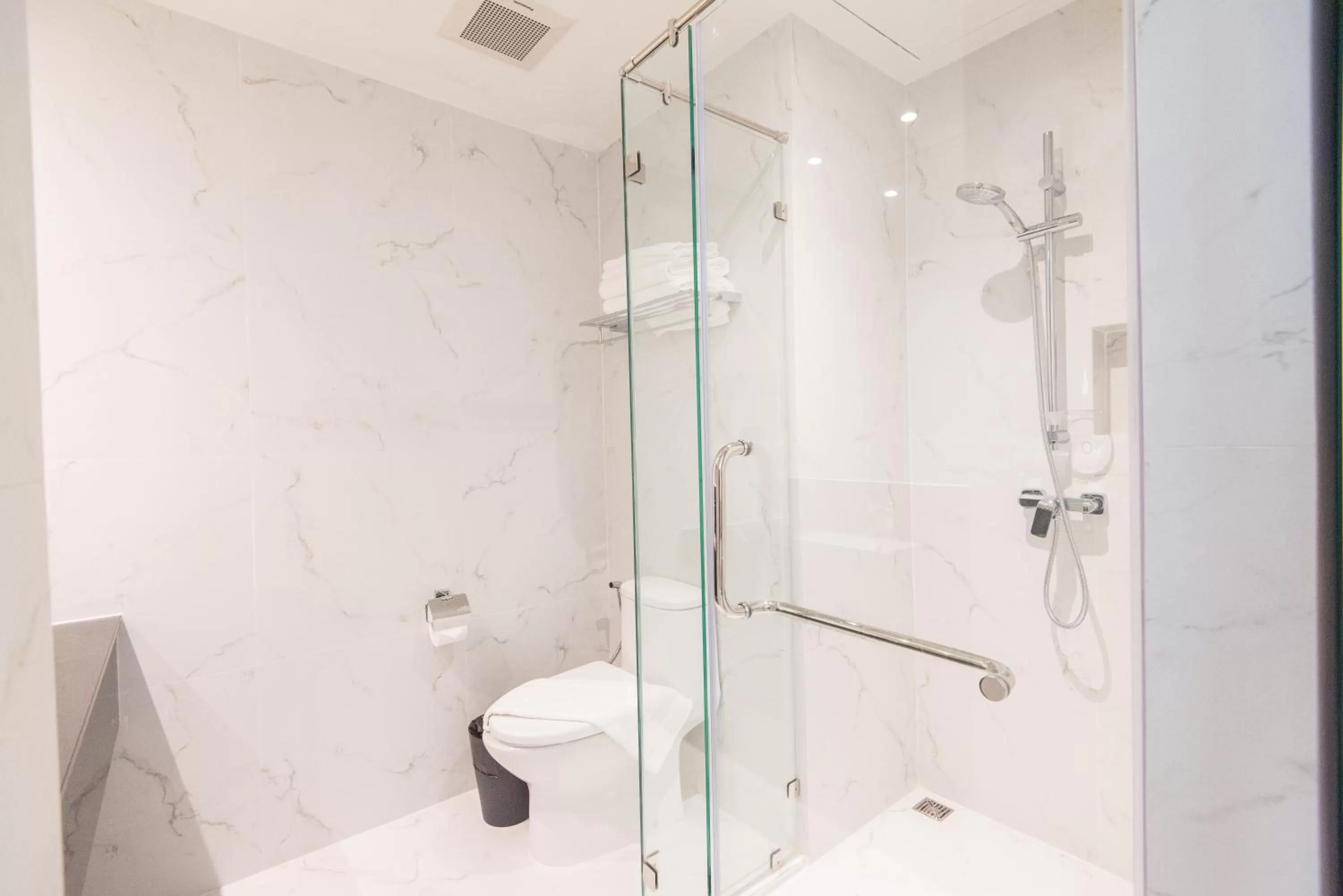 Shower in Madison Bangkok Hotel