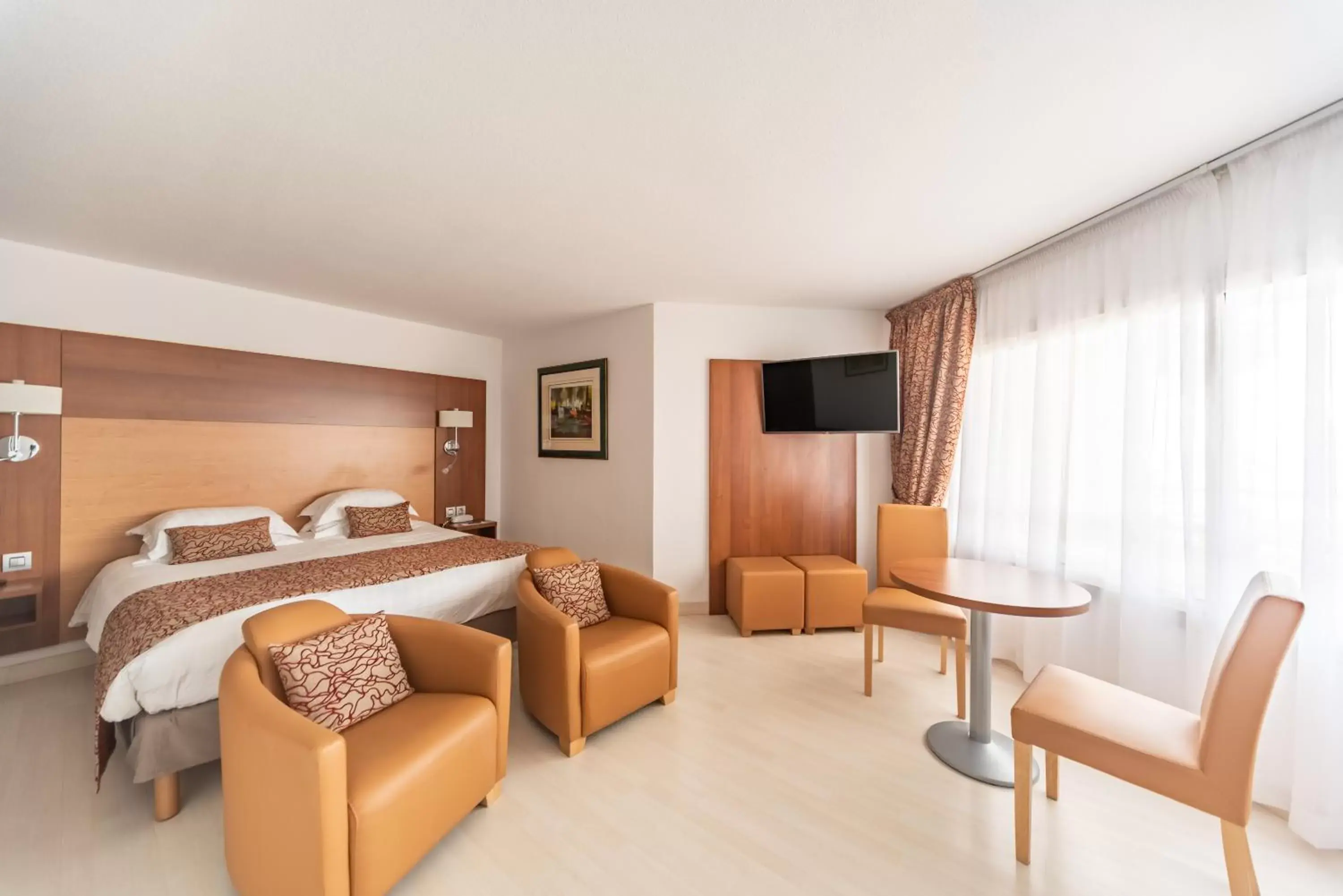 Toilet, Seating Area in Hotel Continental Saint Raphael