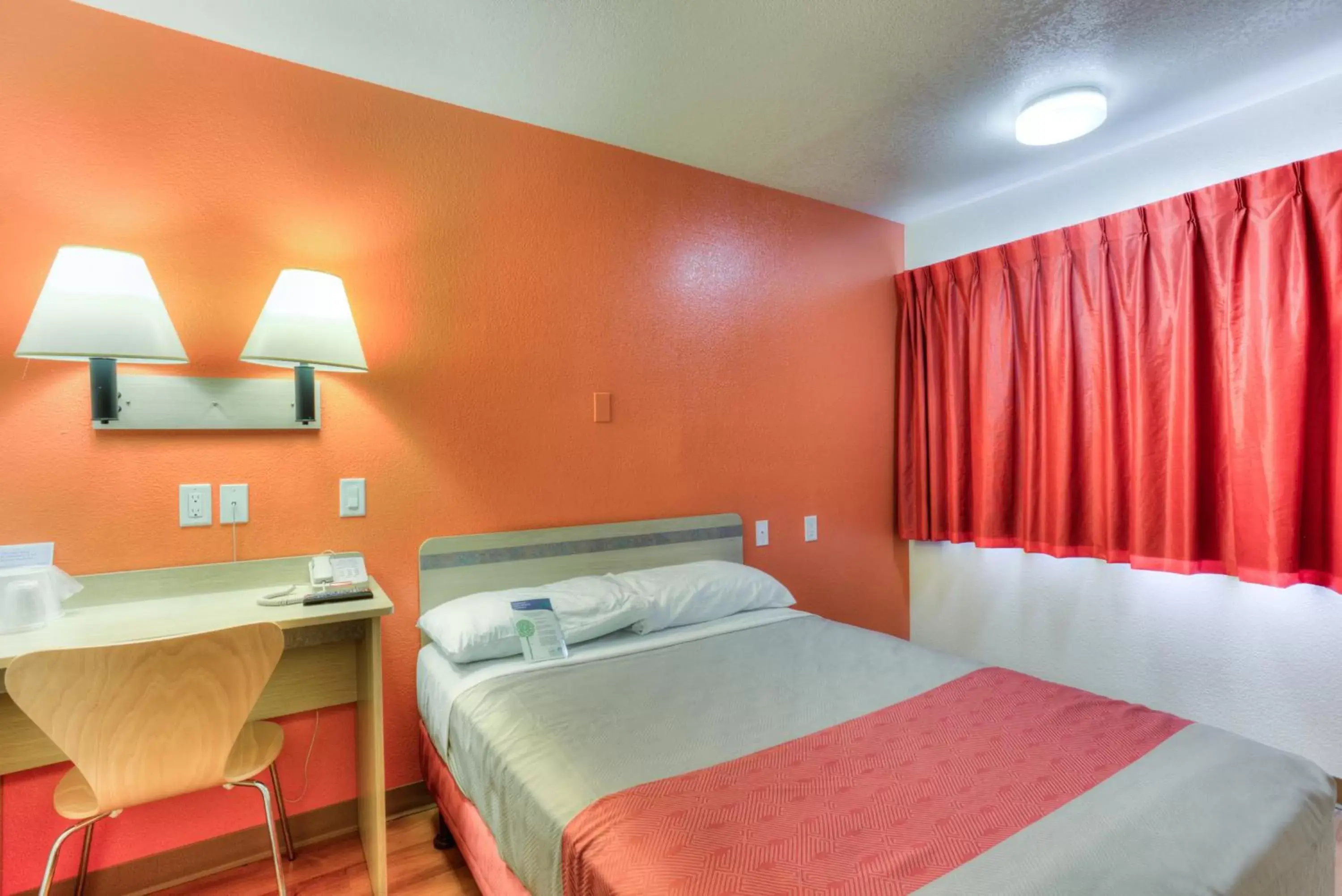 Bed in Motel 6-Tigard, OR - Portland South - Lake Oswego