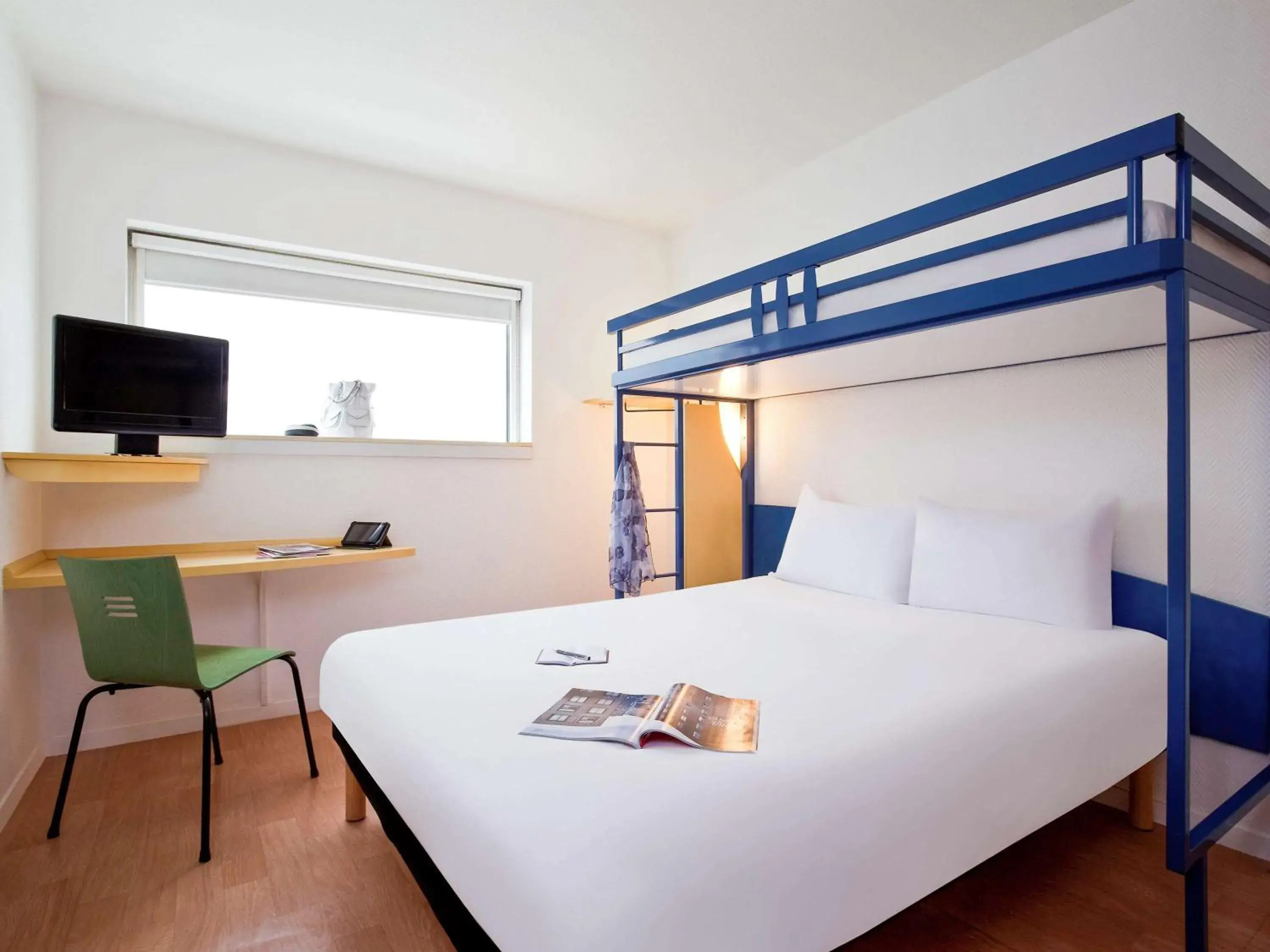 Photo of the whole room in ibis budget Paris Porte de Montreuil