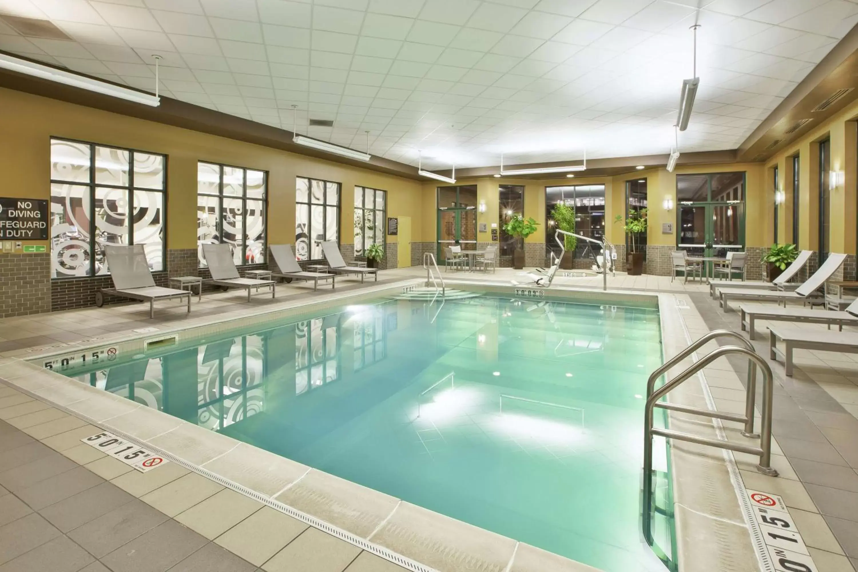 Pool view in Embassy Suites Columbus - Airport Pool view in Embassy Suites Columbus - Airport