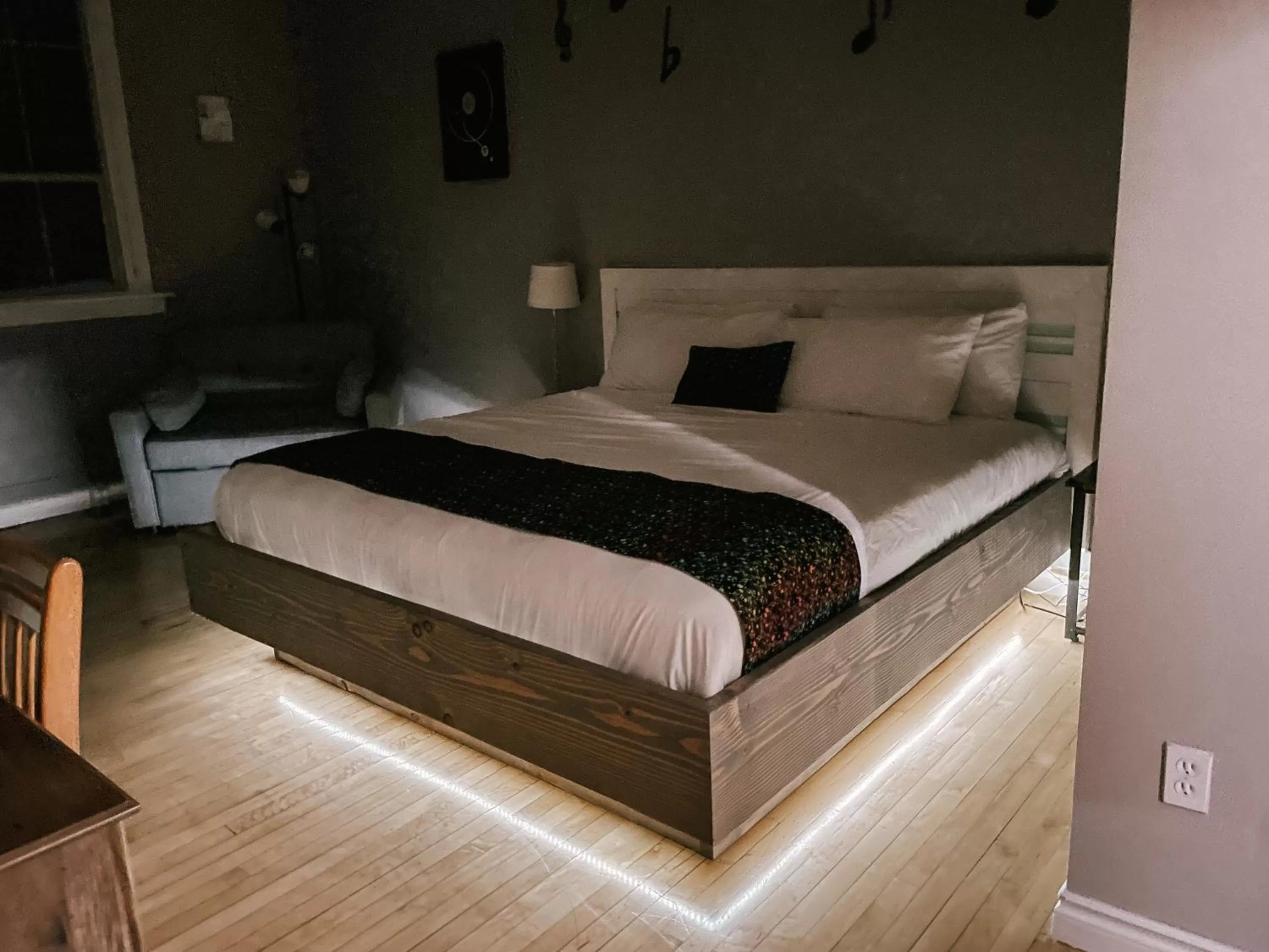 Bed in Northside School Bed & Breakfast