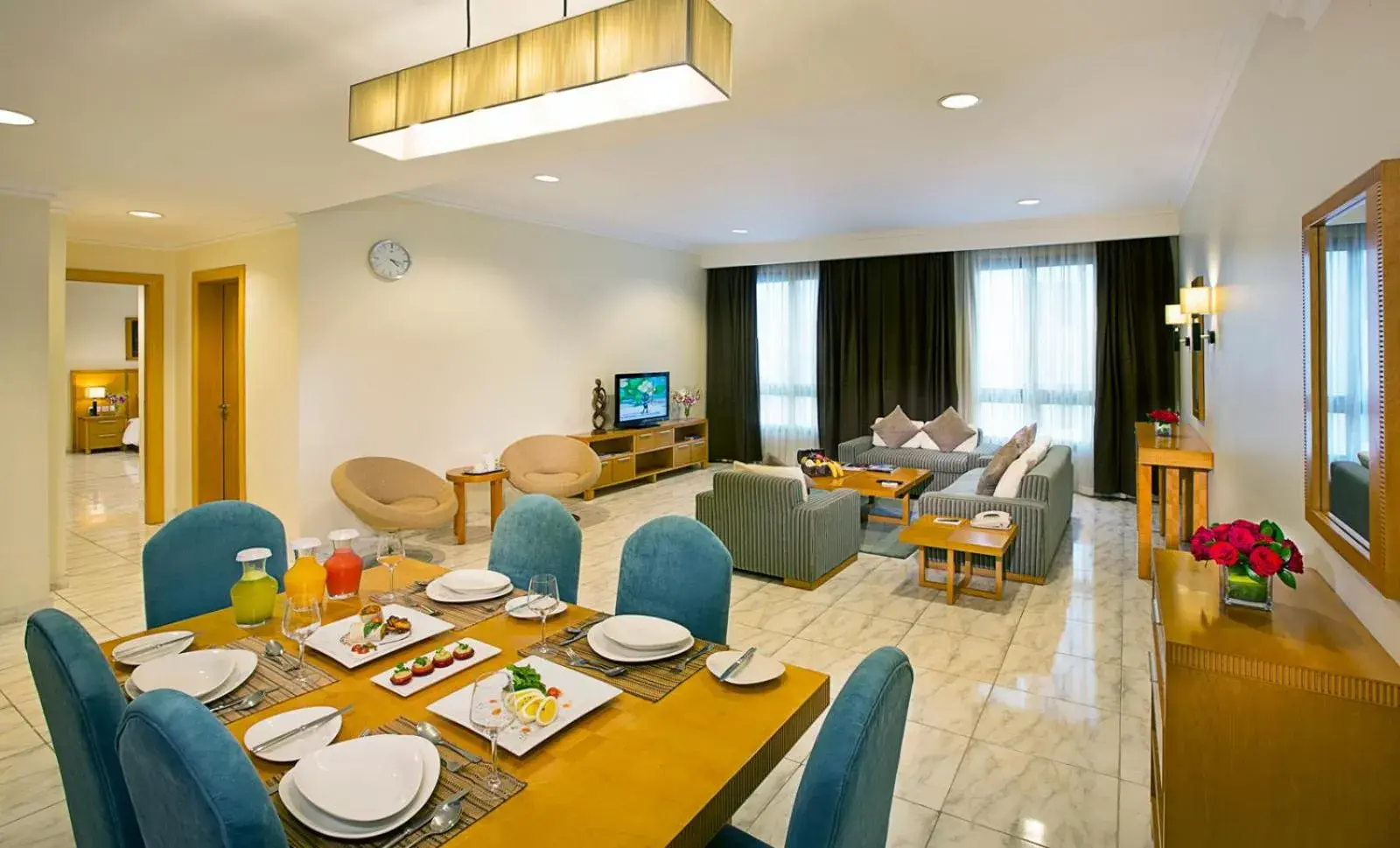Living room, Restaurant/Places to Eat in City Seasons Hotel & Suites Muscat