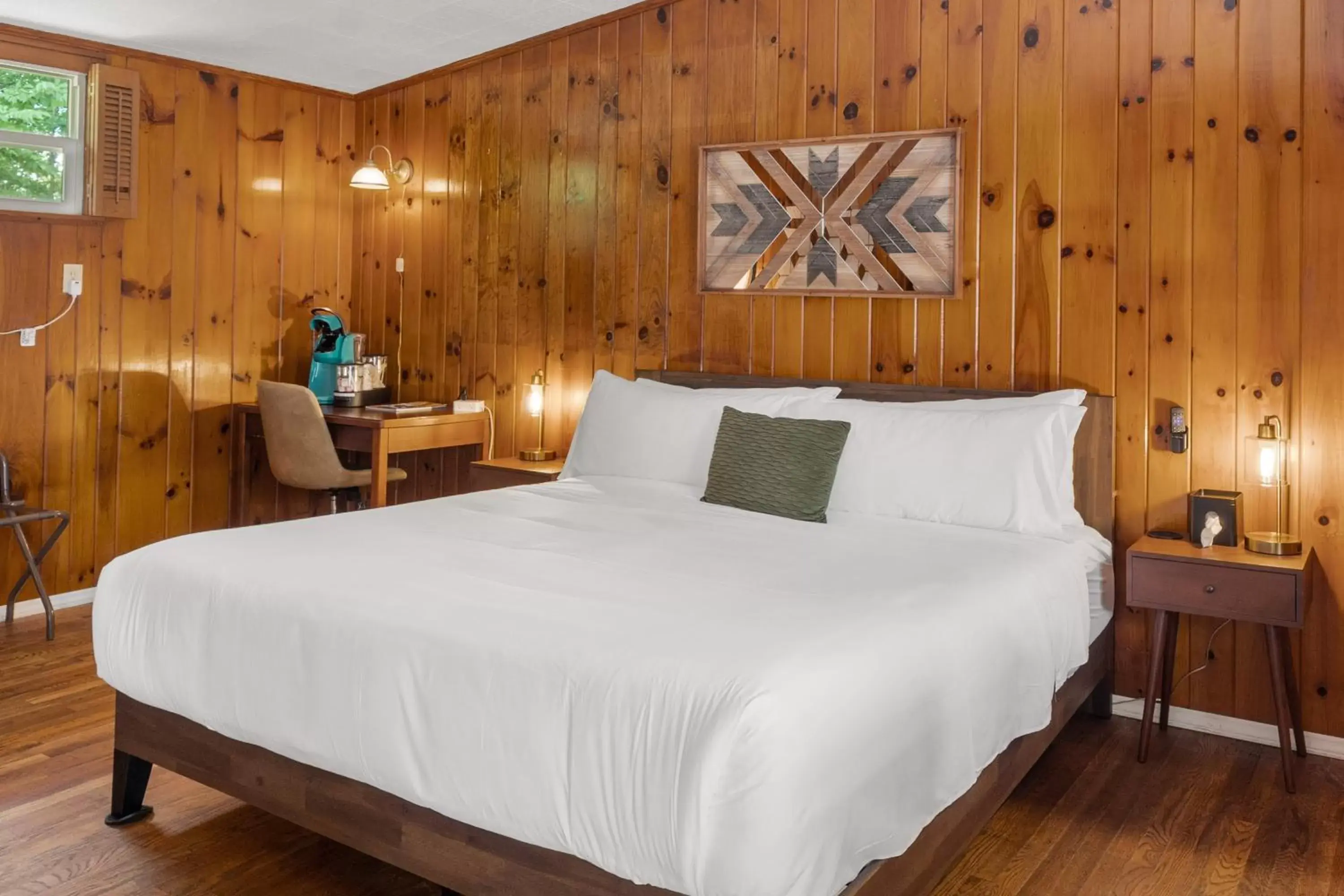 Bed in CedarWood Inn