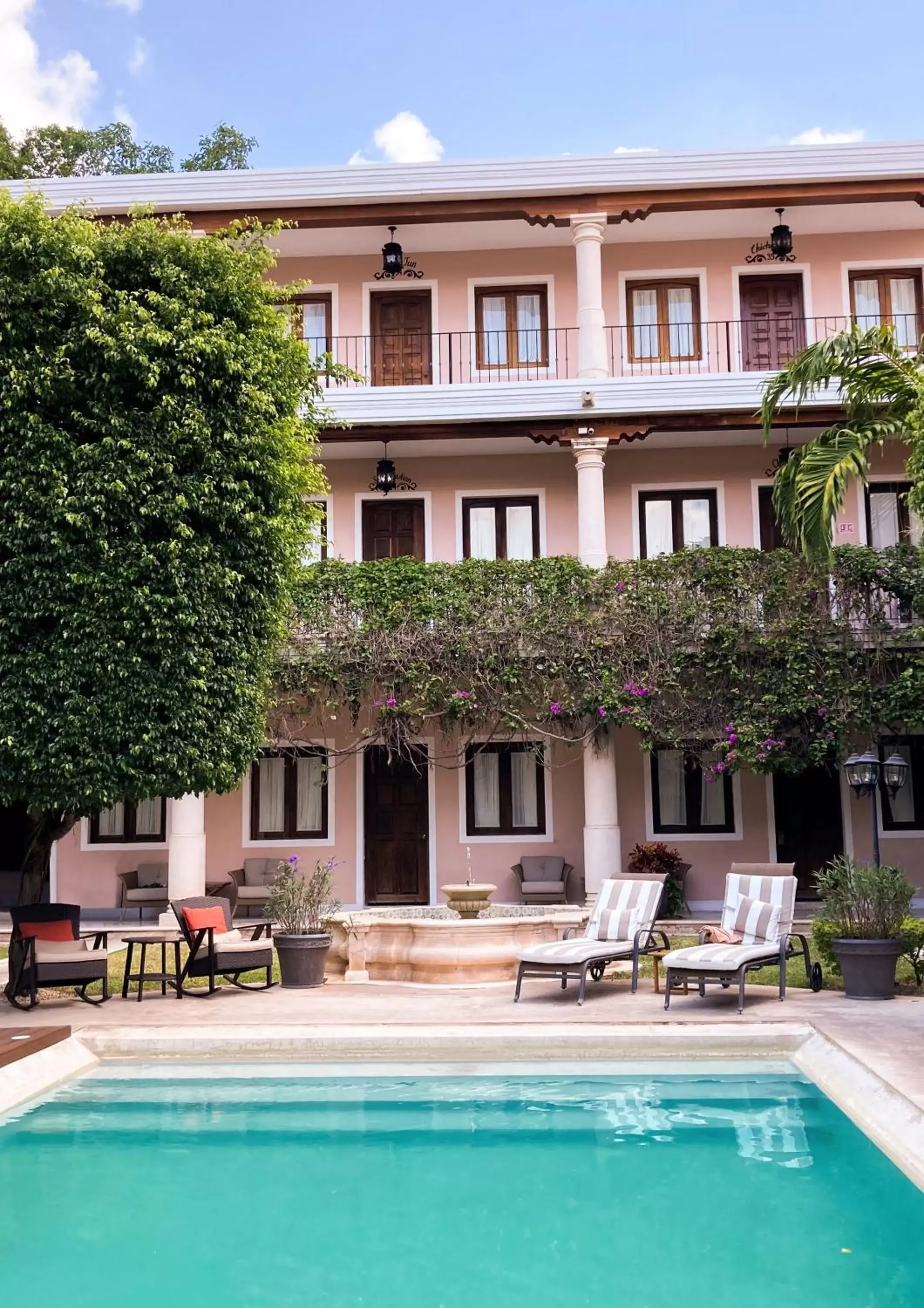 Swimming pool, Property Building in Casa Lucia Hotel Boutique