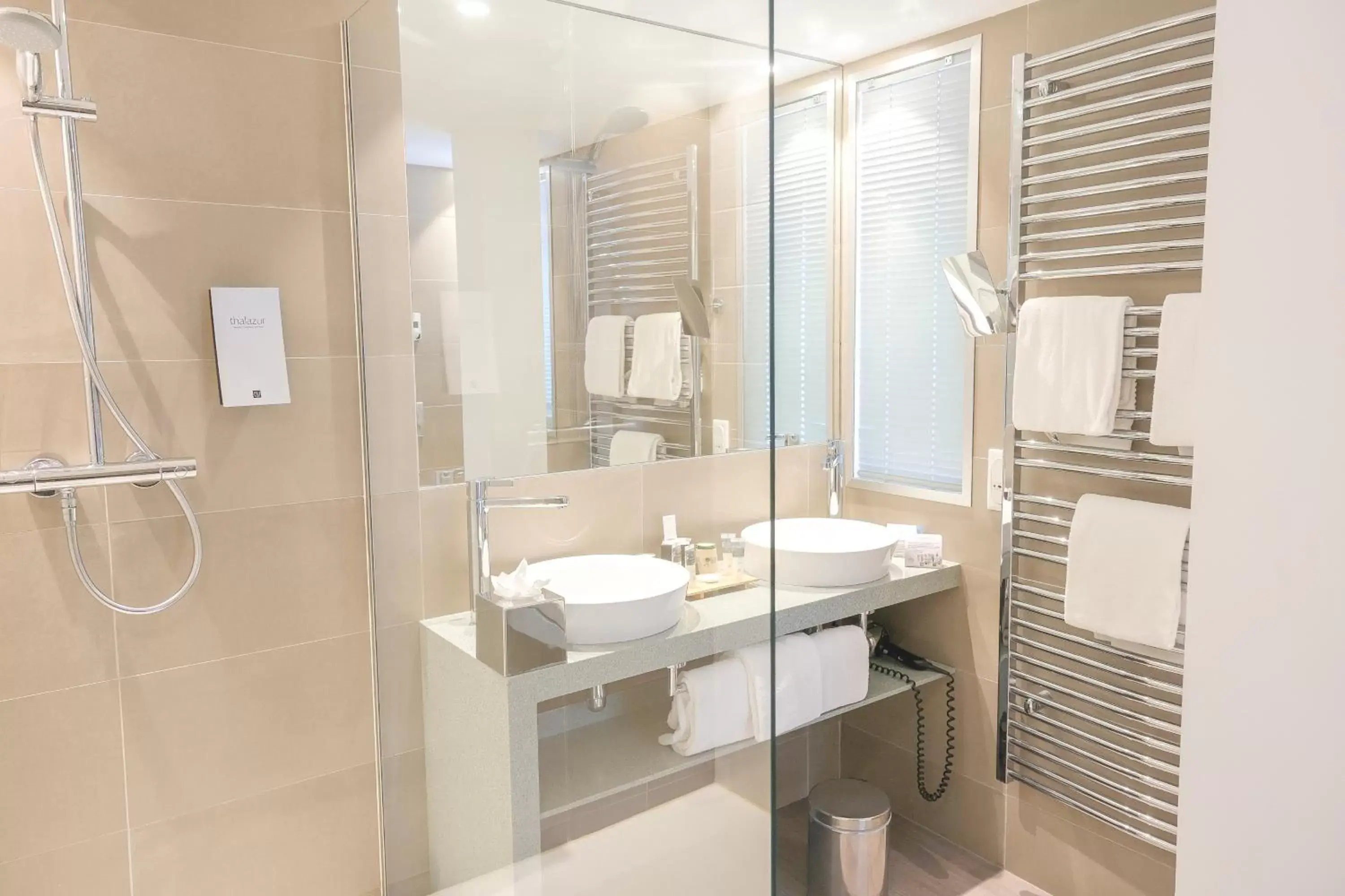 Toilet, Bathroom in Thalazur Carnac - Hôtel & Spa