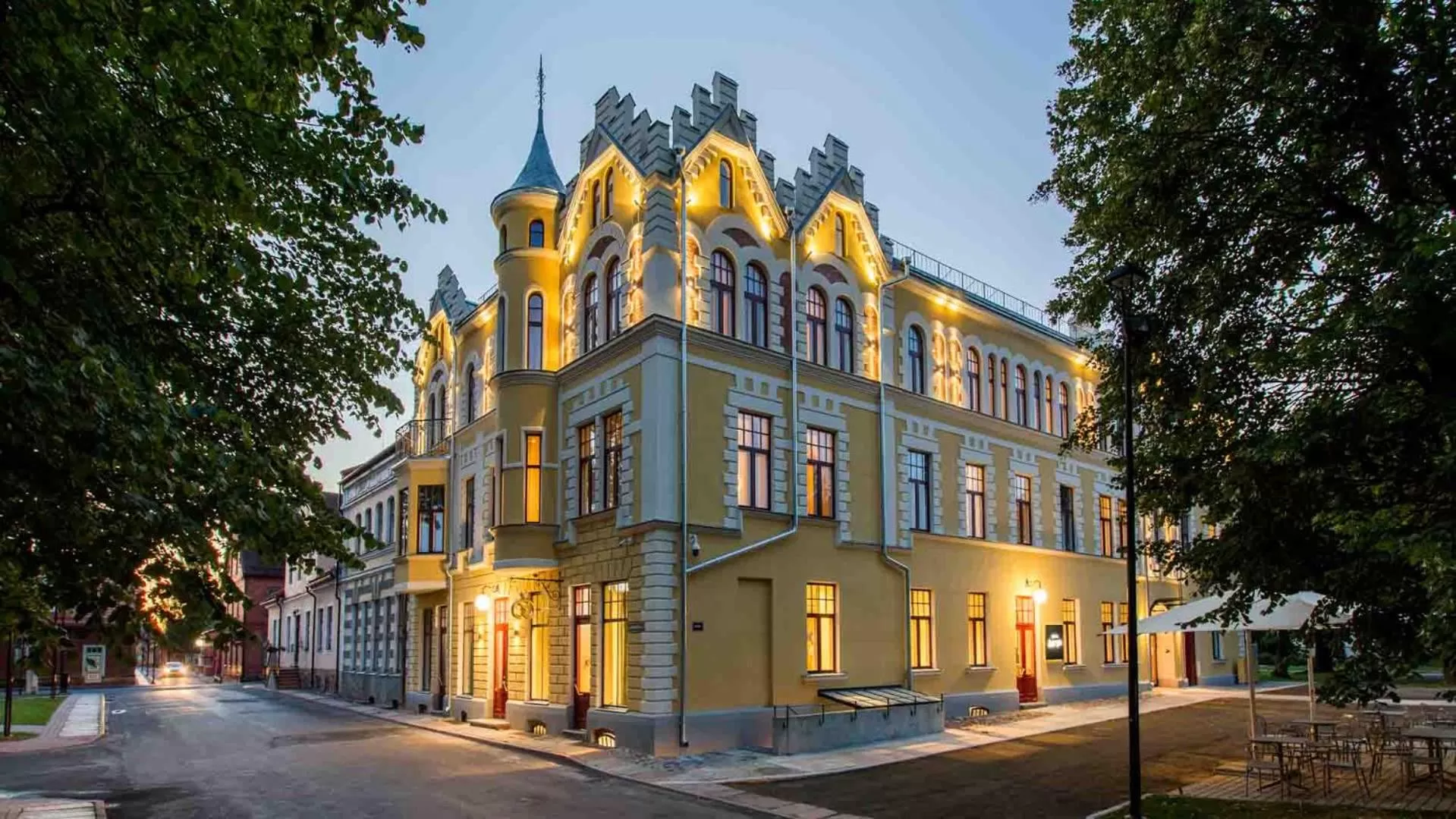 Facade/entrance in Park Hotel Viljandi