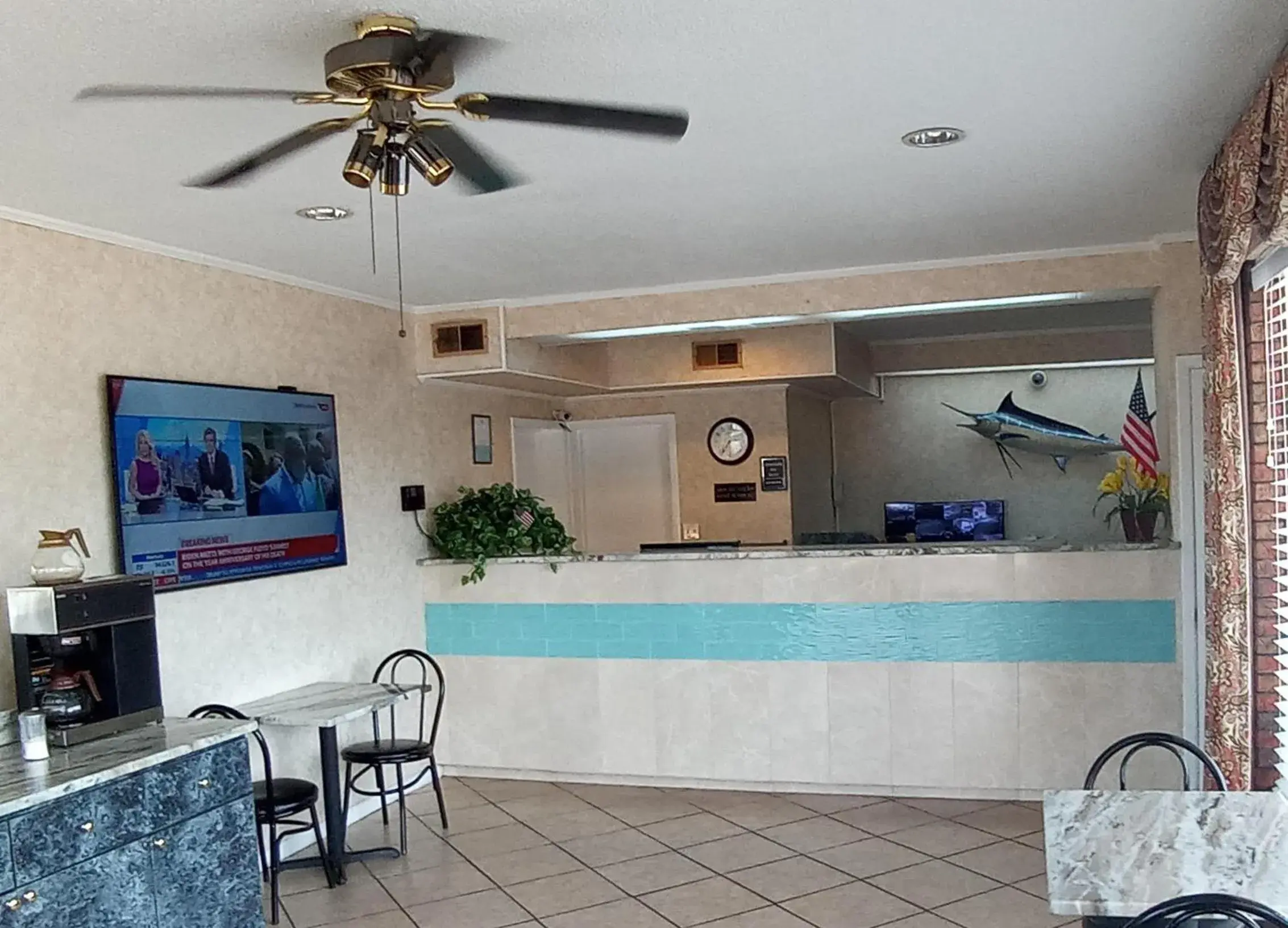 Lobby or reception in Hole Inn the Wall Hotel - Sunset Plaza - Fort Walton Beach