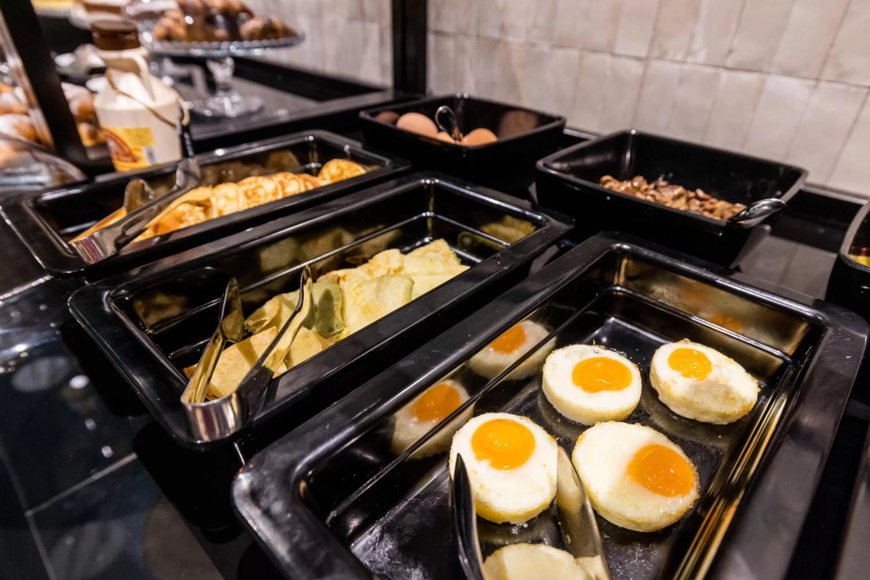 Buffet breakfast in Smart Hotel Central